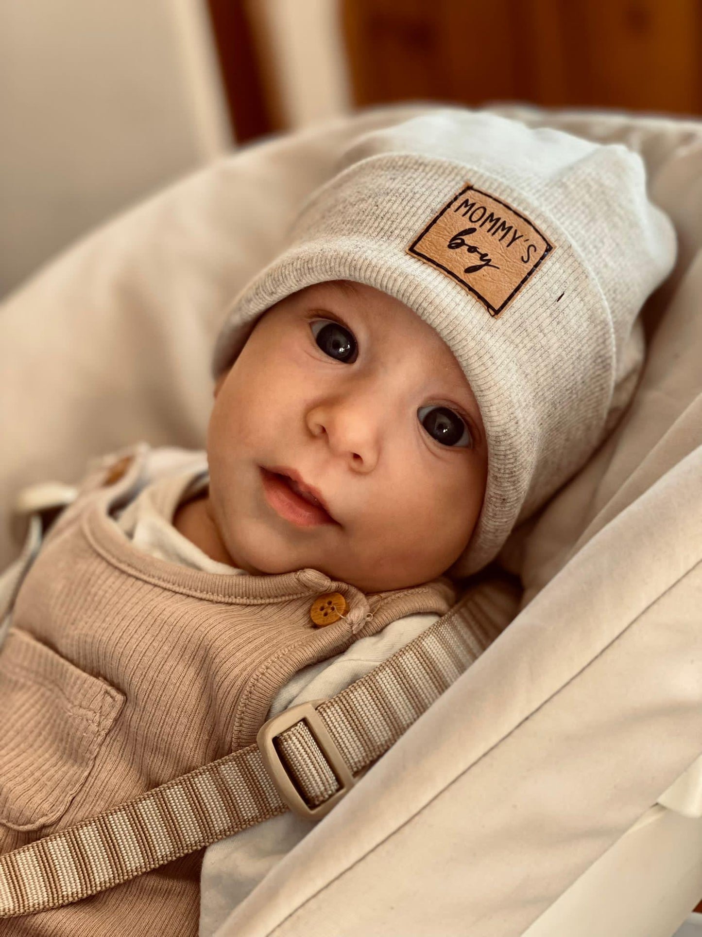 Hipster Beanie / Mütze/ Dreieckstuch/ mauve/ mit Liebe genähte und personalisierte Hipster Beanie für Kinder mit Regenbogen Patch