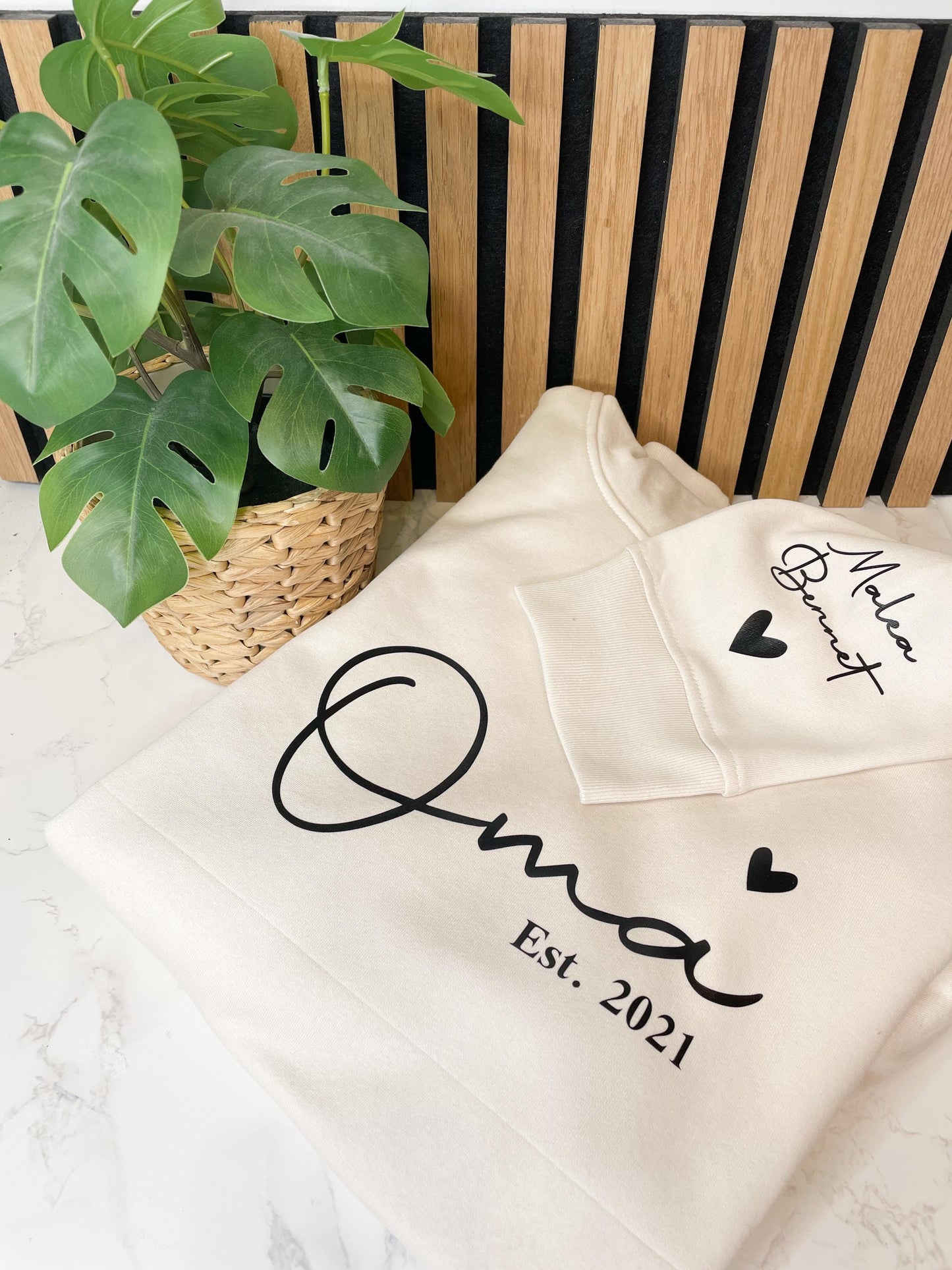 Personalisierter Hoodie für die Oma mit dem Namen der Enkeln