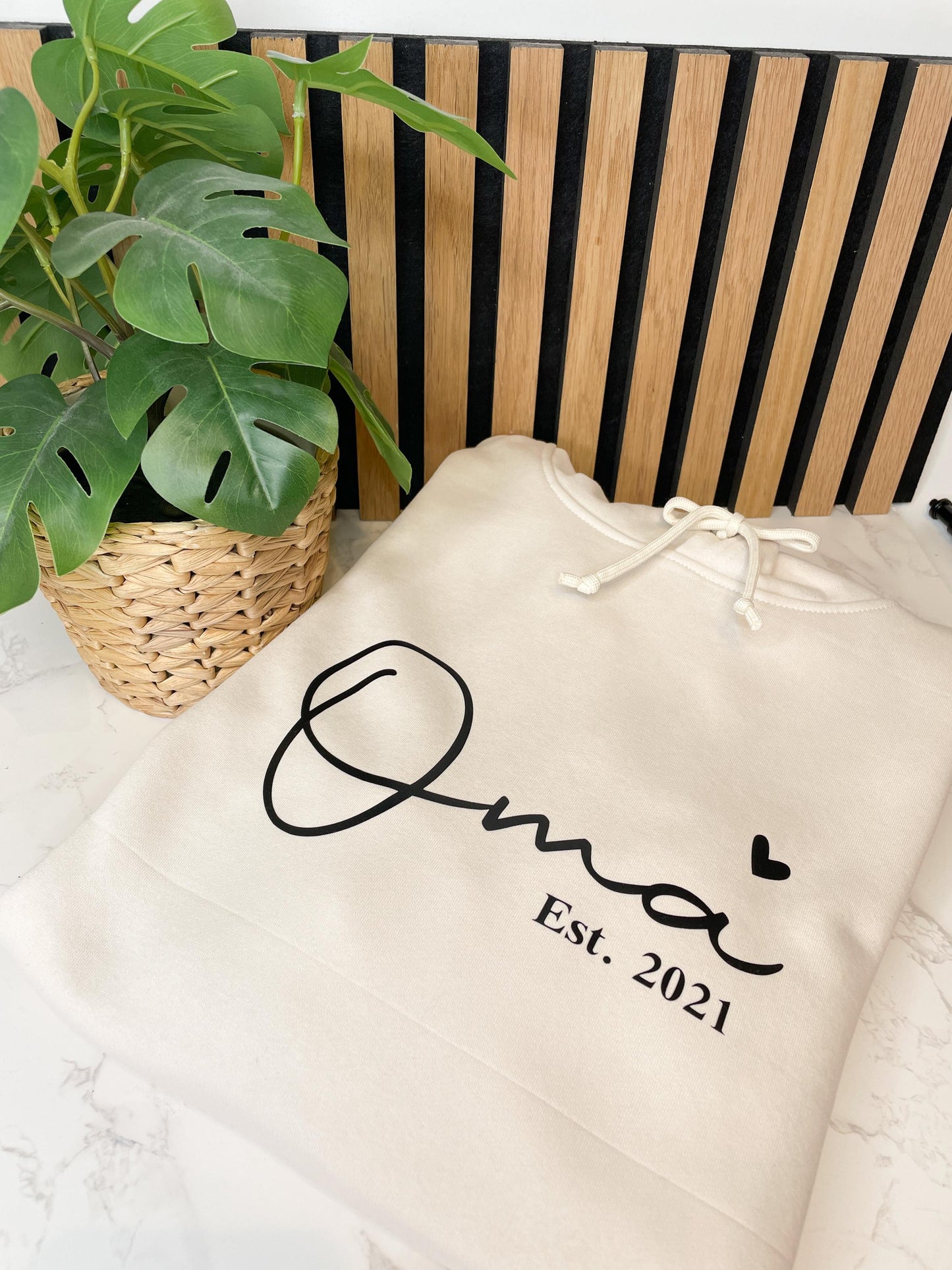 Personalisierter Hoodie für die Oma mit dem Namen der Enkeln