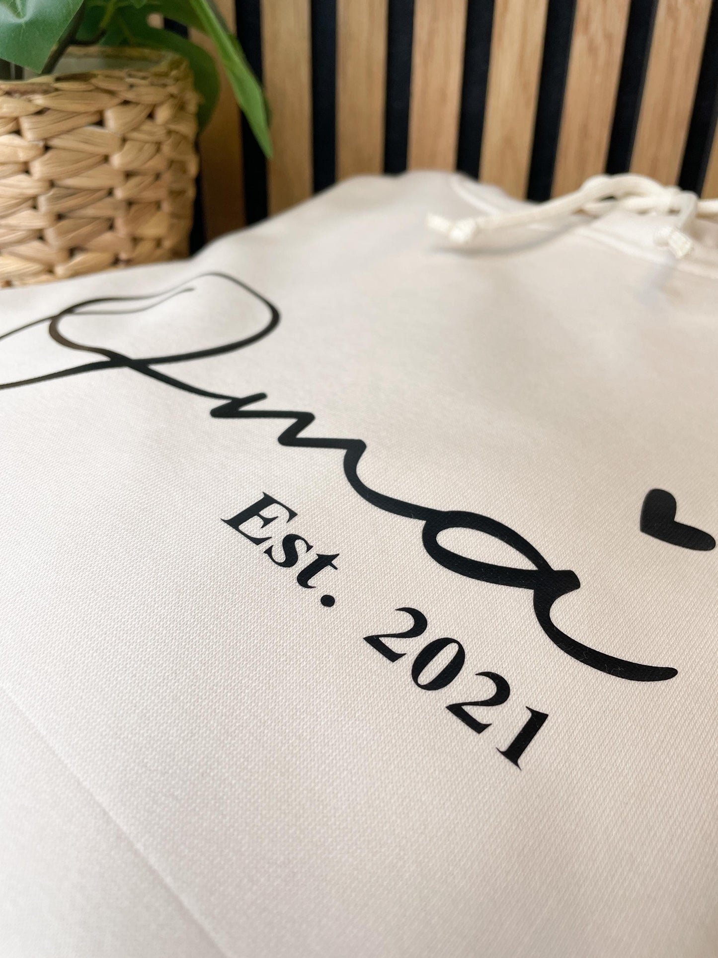 Personalisierter Hoodie für die Oma mit dem Namen der Enkeln