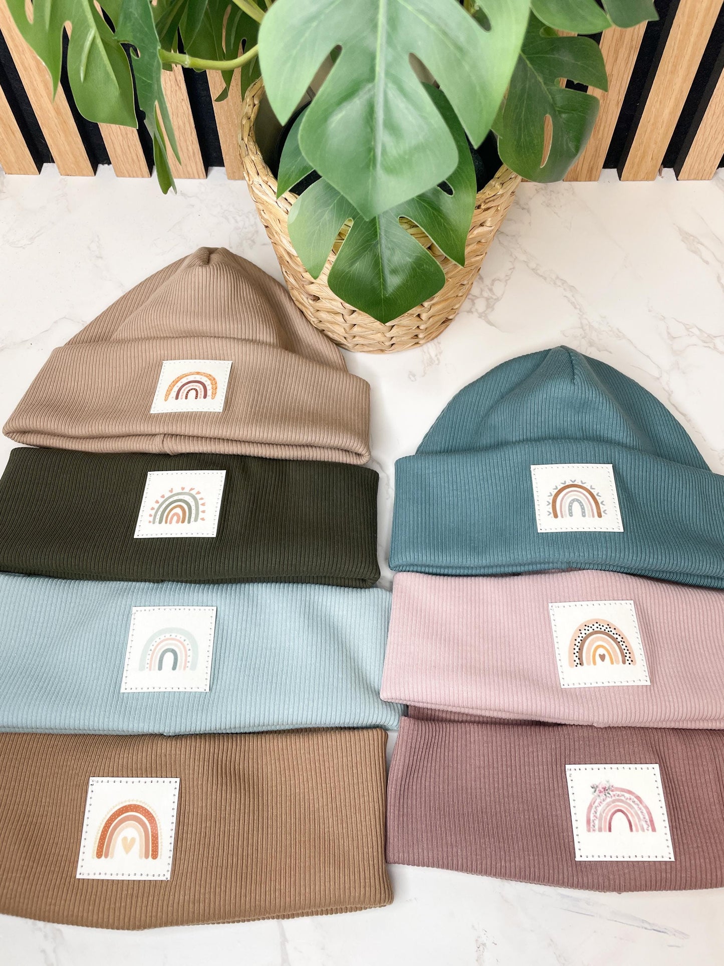 Hipster Beanie / Mütze/ Dreieckstuch/ mauve/ mit Liebe genähte und personalisierte Hipster Beanie für Kinder mit Regenbogen Patch