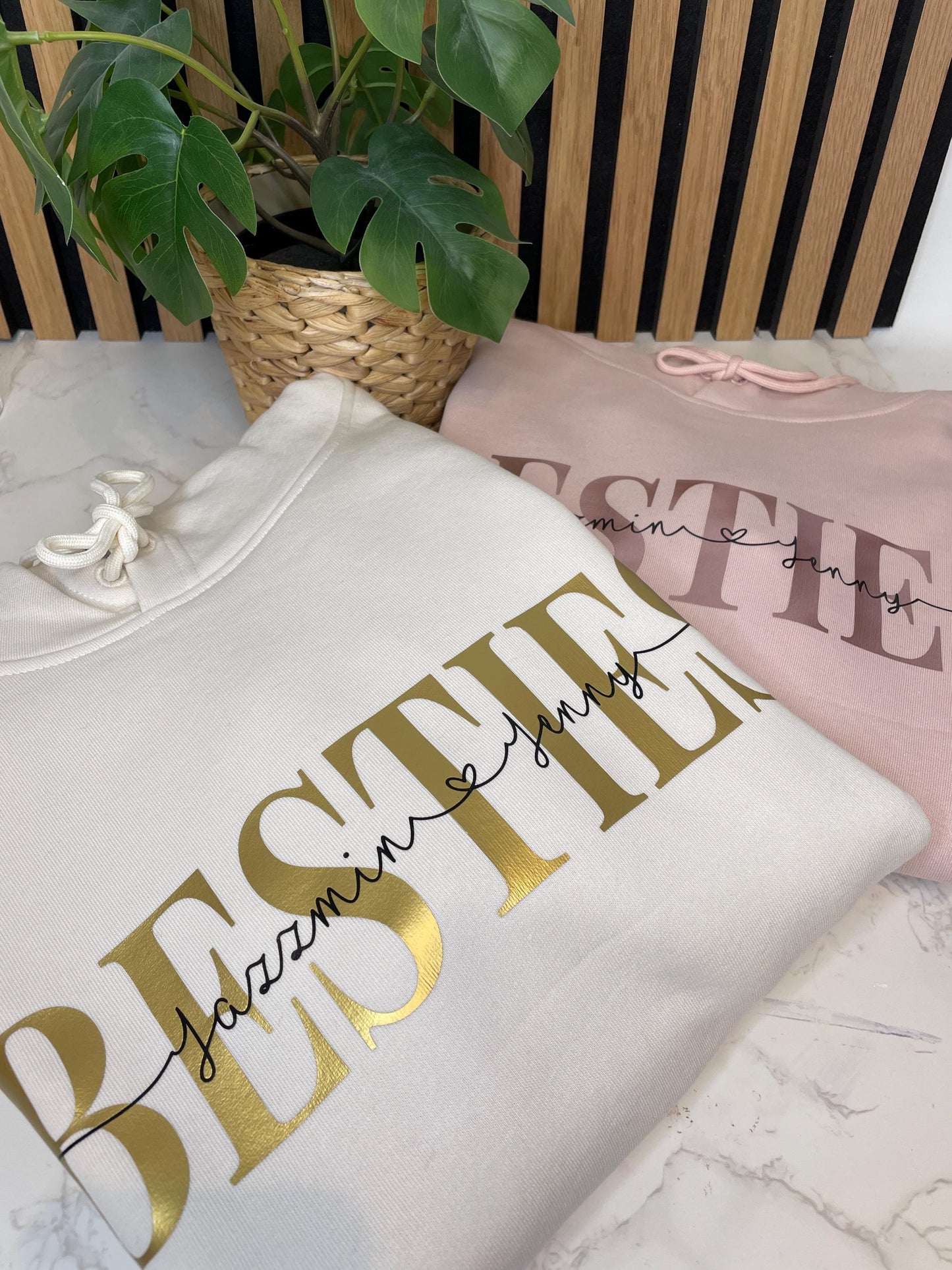 Personalisierter Besties Hoodie für dich und deine beste Freundin | Geschenkidee