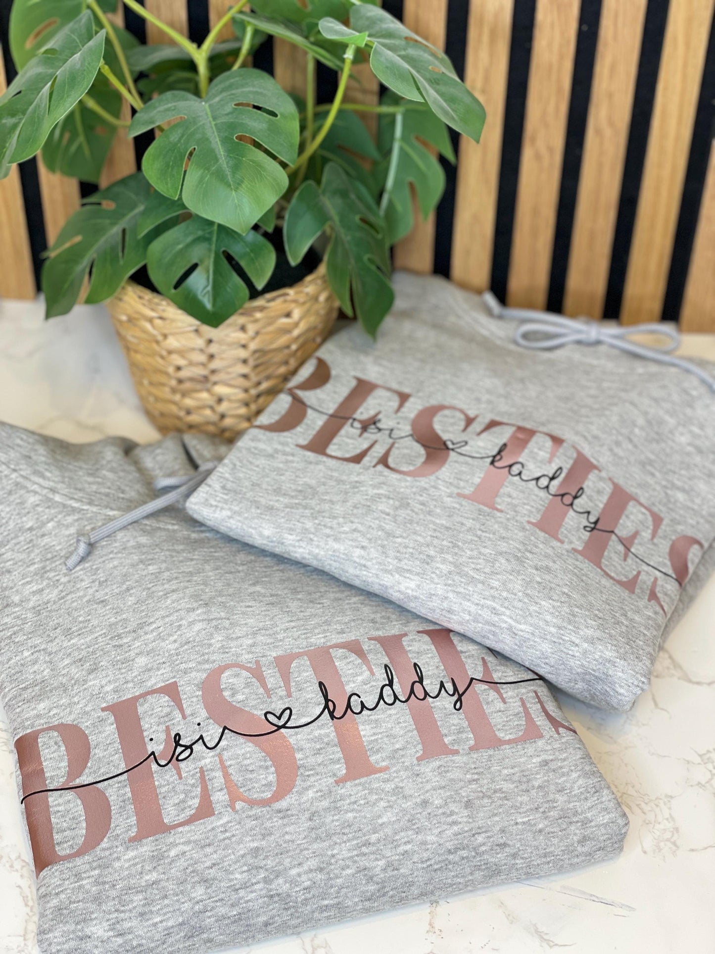Besties Hoodie- Geschenk für dich und deine beste Freundin, personalisiert