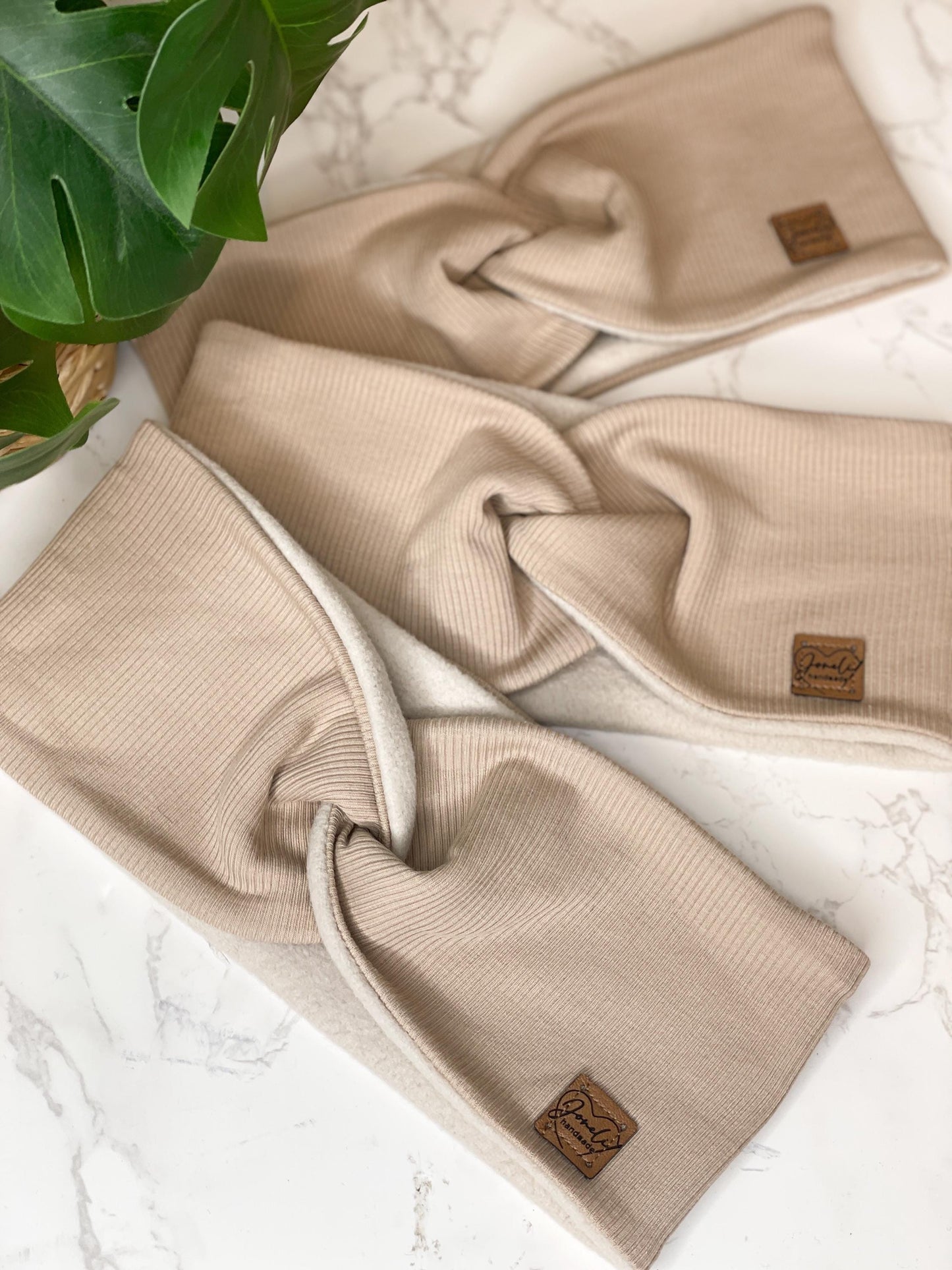 Warmes Stirnband mit Knotendetail aus Baumwollfleece und Ripjersey