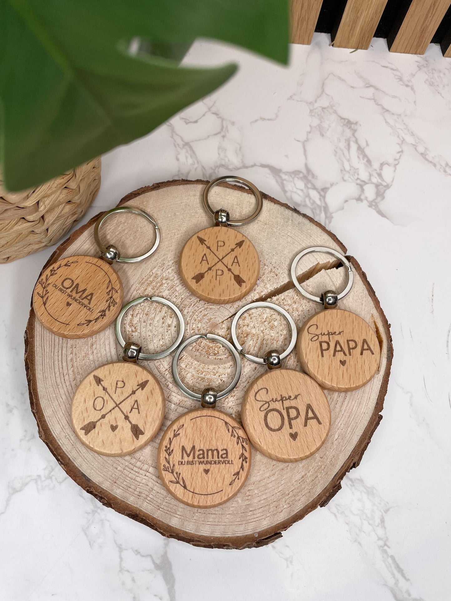 Schlüsselanhänger aus Holz für Oma Opa Mama und Papa - gelasert