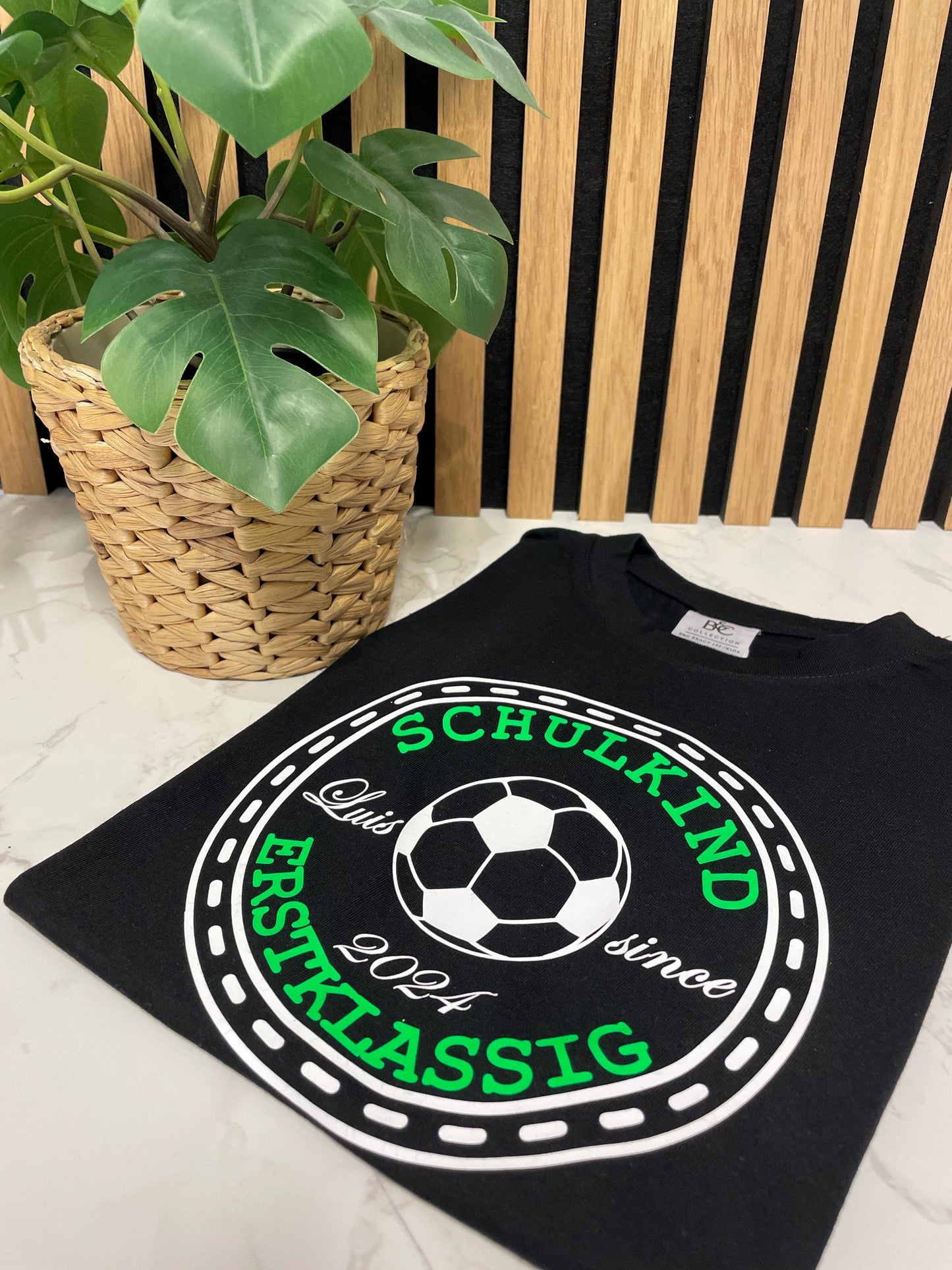 SCHULKIND T-Shirt für Fußballfans Erstklässler und Schulanfänger, Geschenk für Schulanfänger