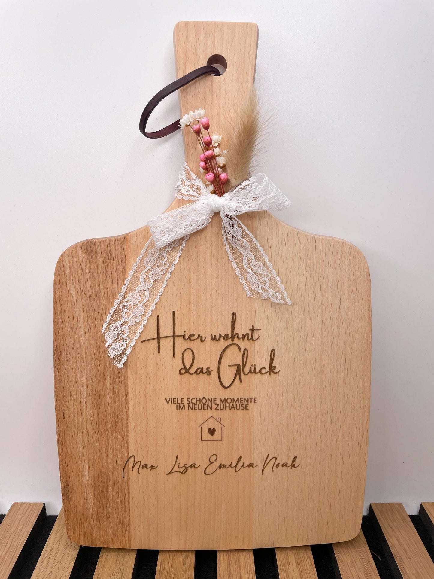 Geschenk zum Umzug ode Einzug , Hausbau , Bauherr / Schneidebrett, servierbrett aus Holz personalisiert