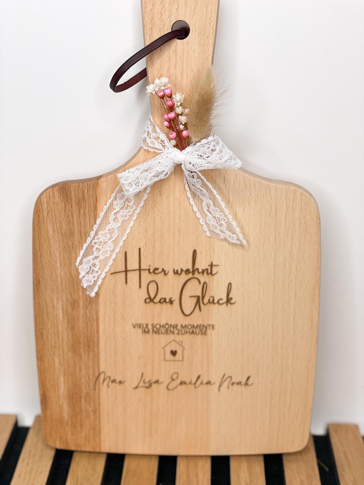 Geschenk zum Umzug ode Einzug , Hausbau , Bauherr / Schneidebrett, servierbrett aus Holz personalisiert