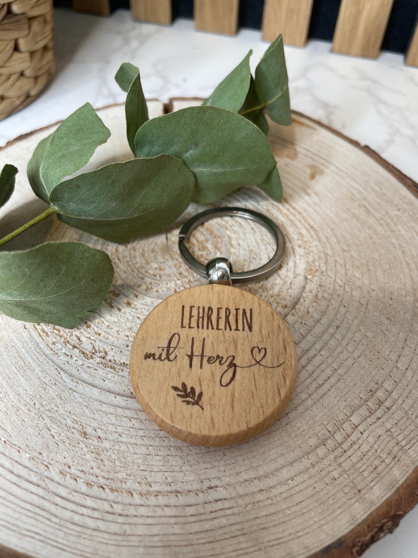 Schlüsselanhänger aus Holz mit deinem Wunschmotiv / Lehrerin / Mama / Papa / Bruder / Schwester