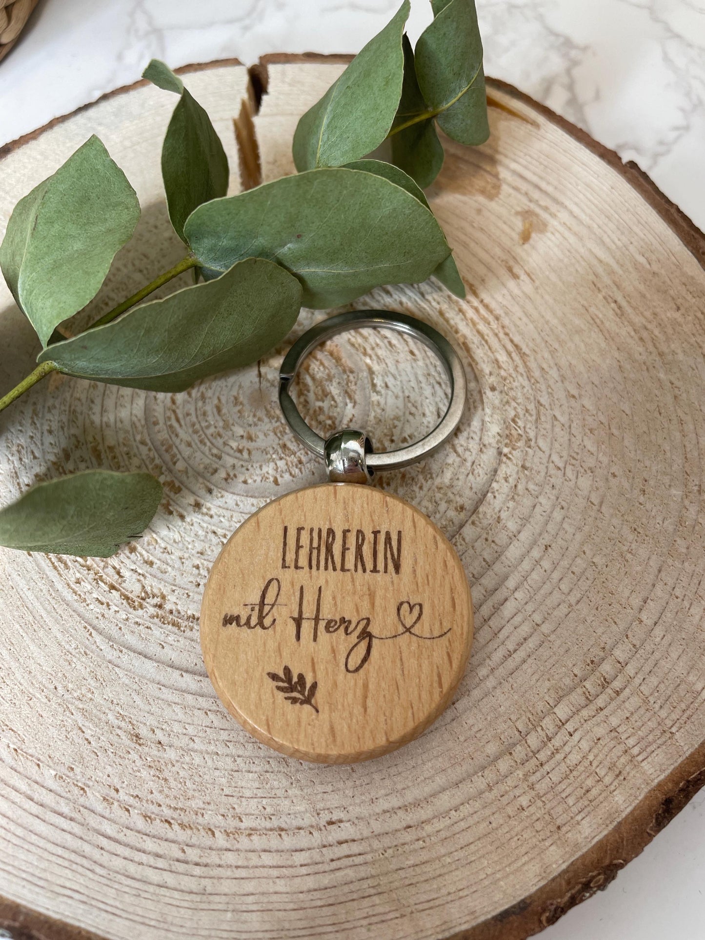 Schlüsselanhänger aus Holz mit deinem Wunschmotiv / Lehrerin / Mama / Papa / Bruder / Schwester