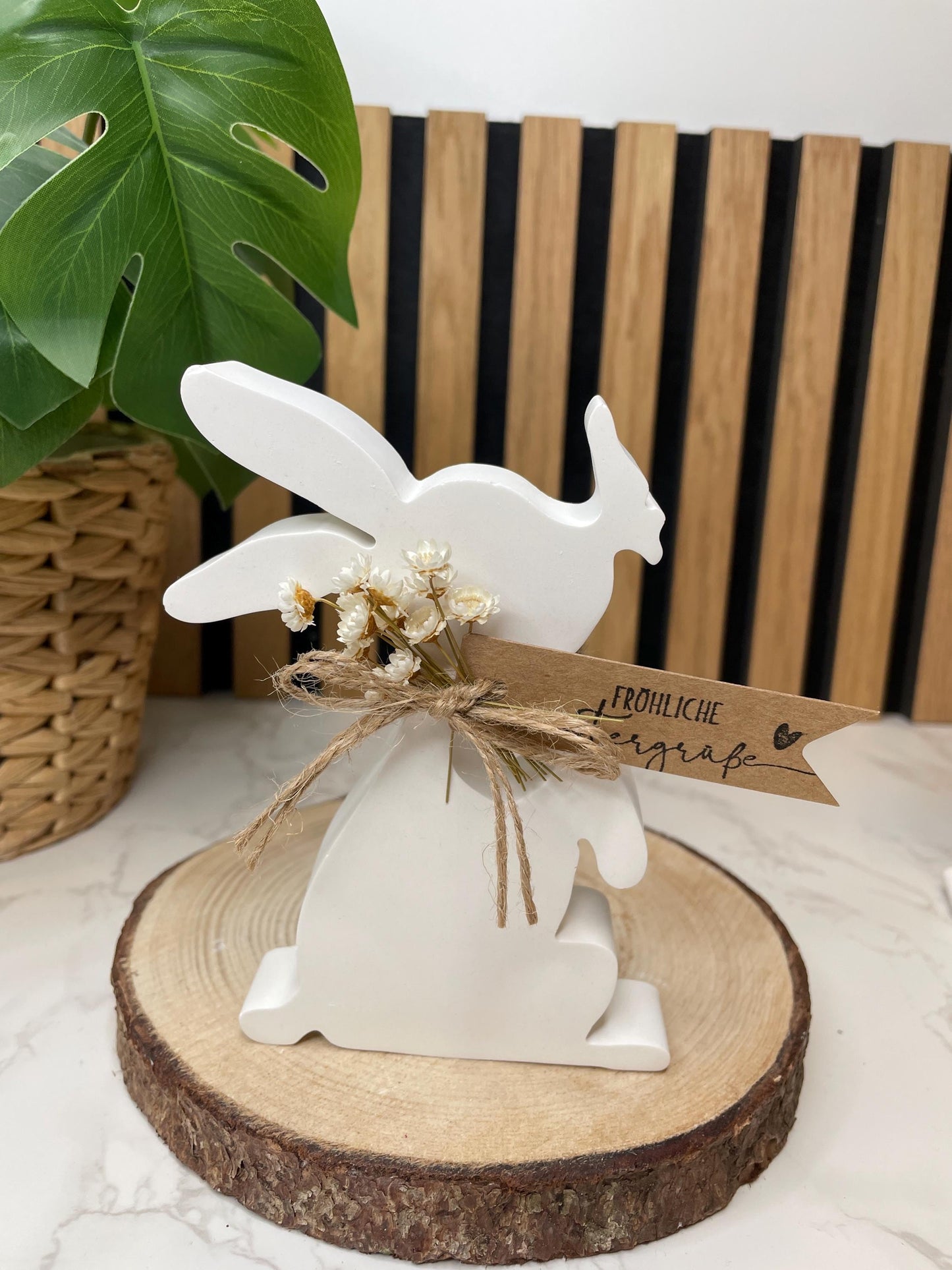 Raysin Osterhasen / verziert mit Herzchen und getrockneten Blumen