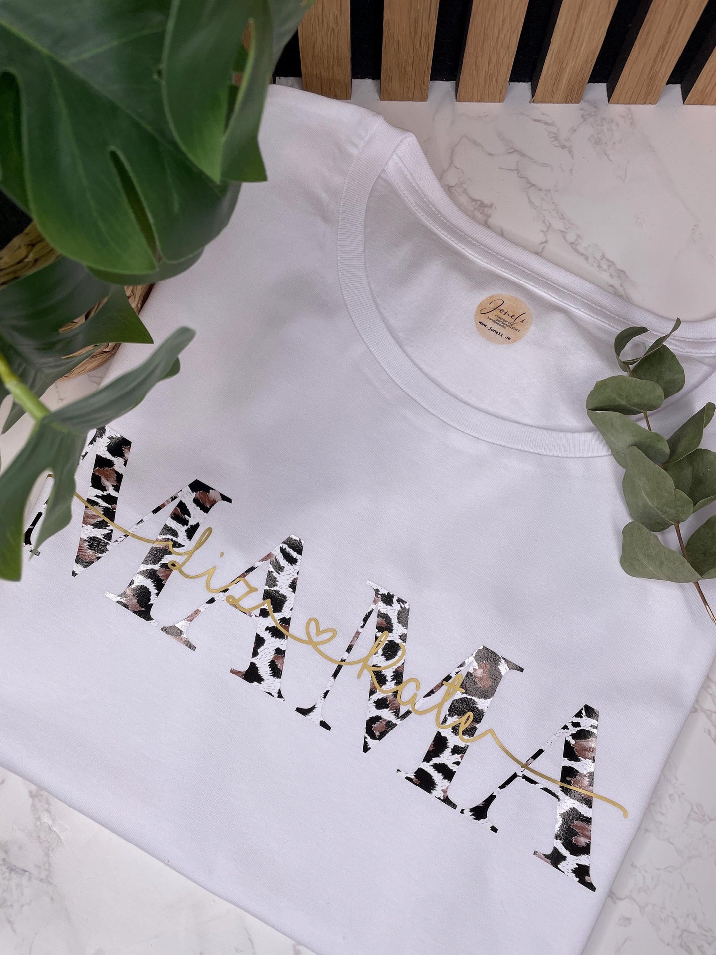 Mama T-Shirt / MAMA / personalisiert mit den Namen der Kinder / Leo muster