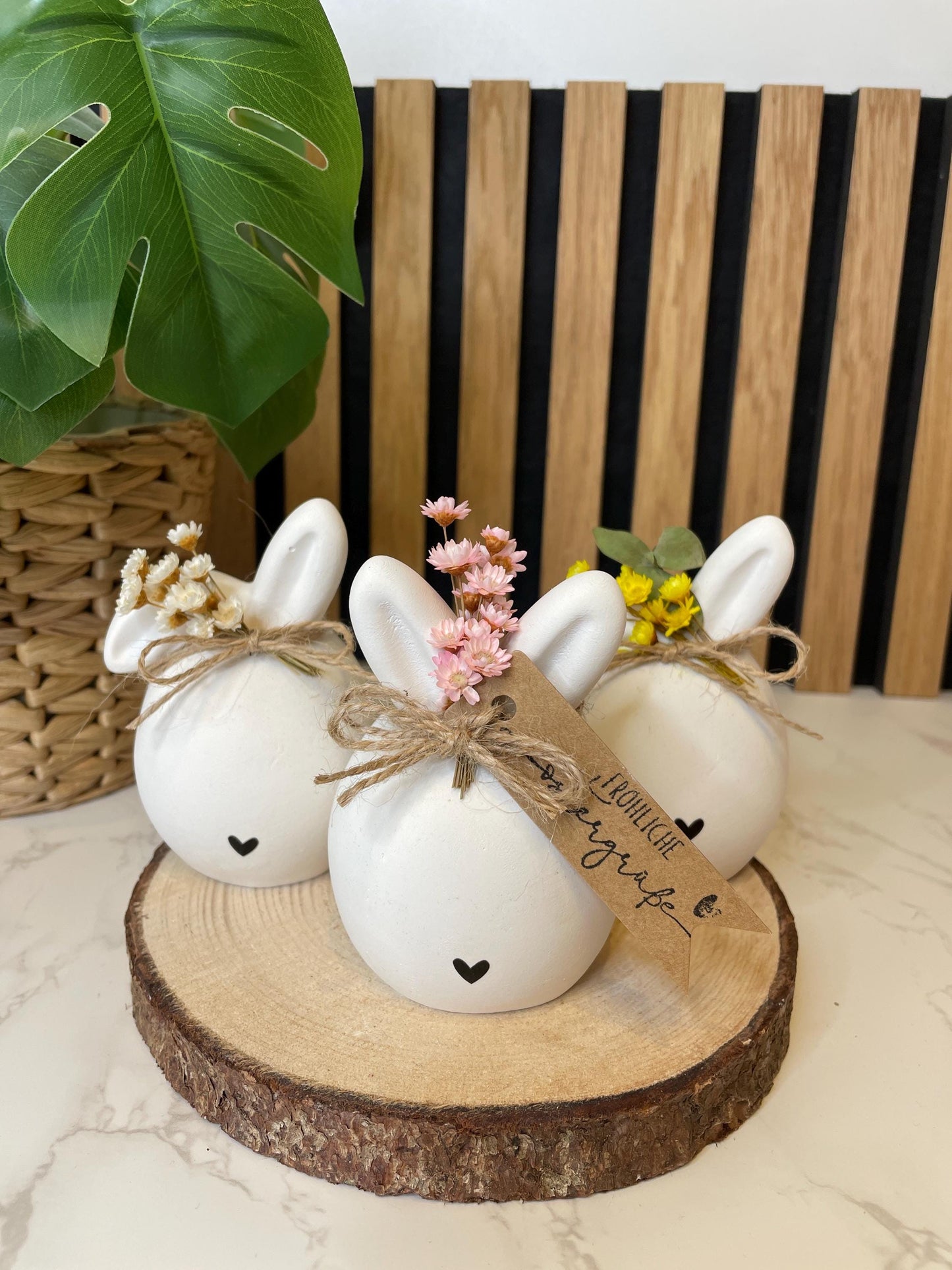 Raysin Osterhasen / verziert mit Herzchen und getrockneten Blumen