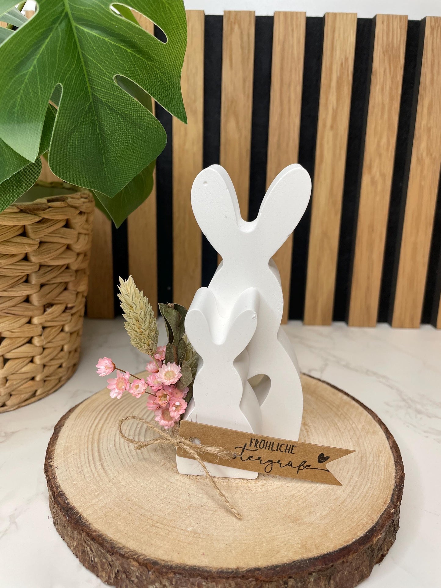 Raysin Osterhasen / verziert mit Herzchen und getrockneten Blumen