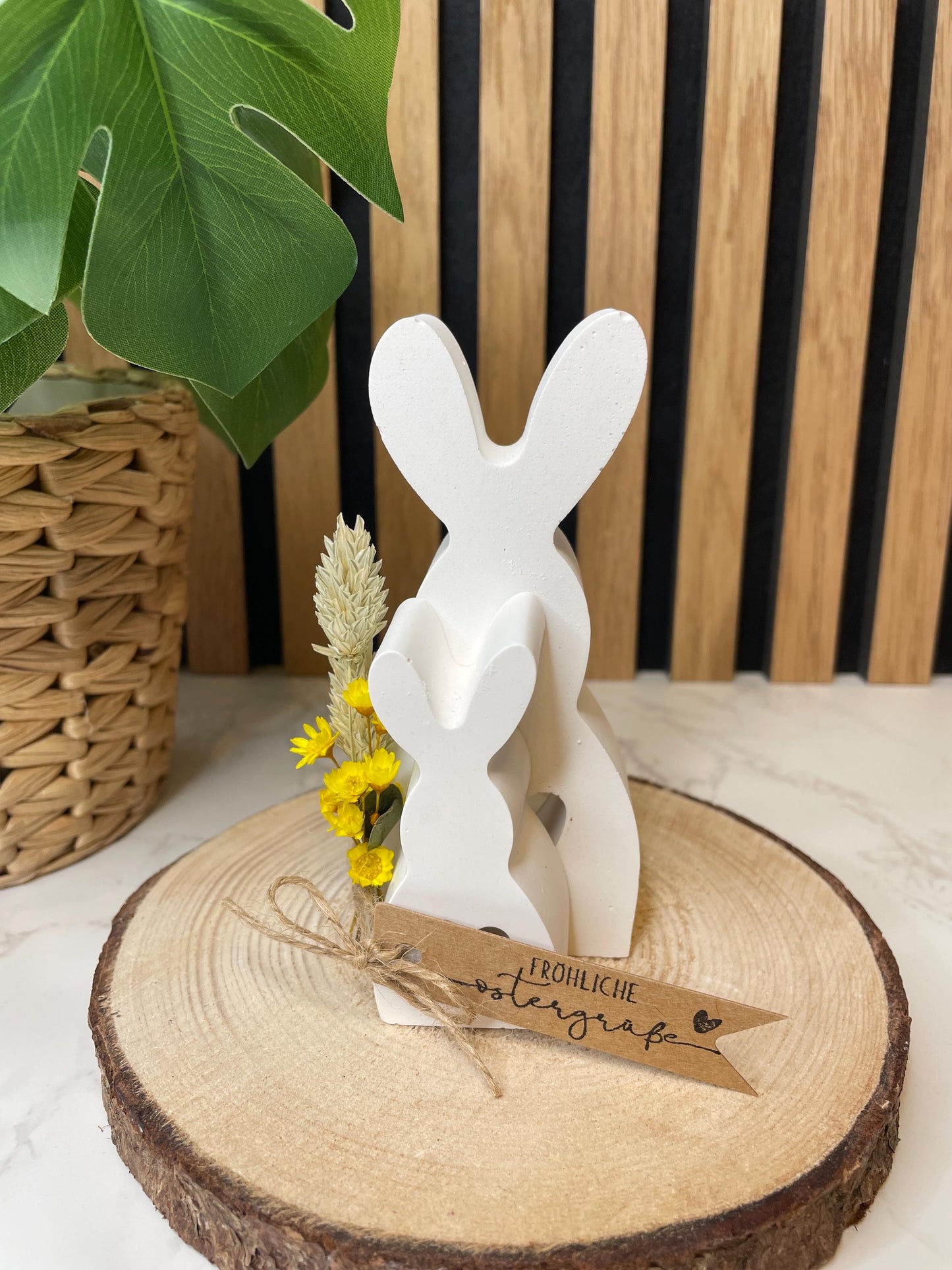 Raysin Osterhasen / verziert mit Herzchen und getrockneten Blumen