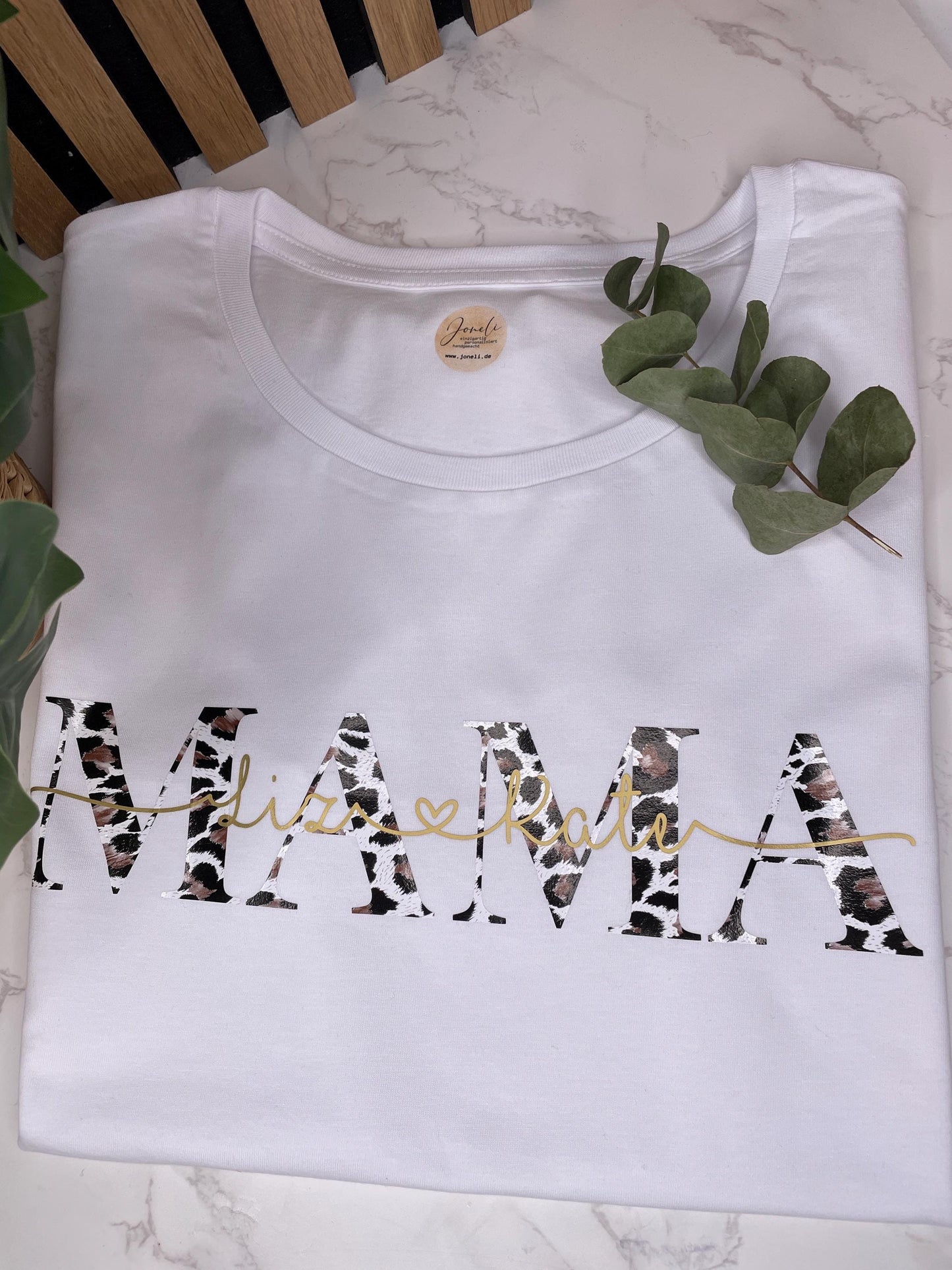 Mama T-Shirt / MAMA / personalisiert mit den Namen der Kinder / Leo muster