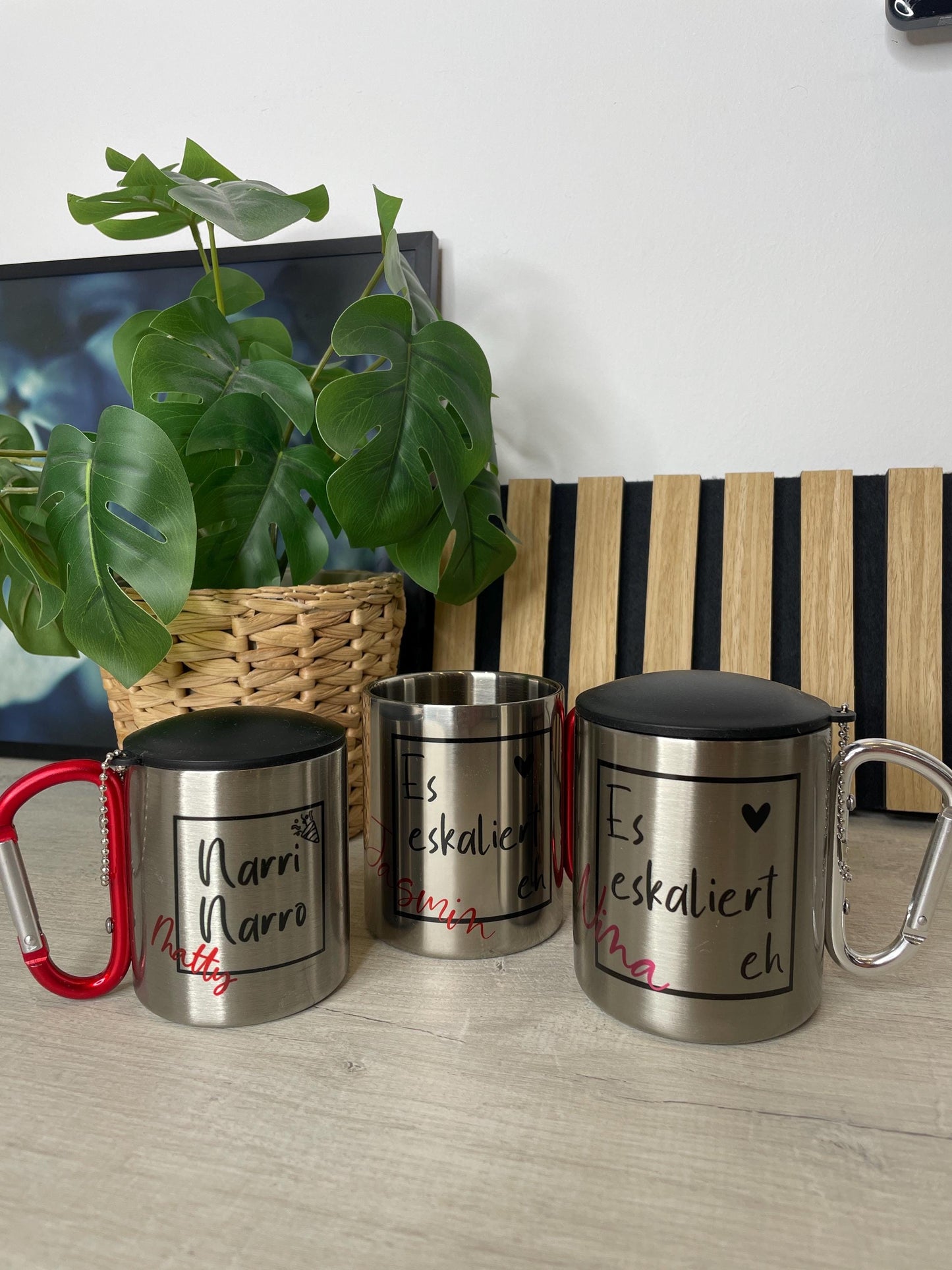 Personalisierter Edelstahlbecher mit Karabiner mit Deckel , Partypeace für JGA, Festival, Fasnet, Tasse