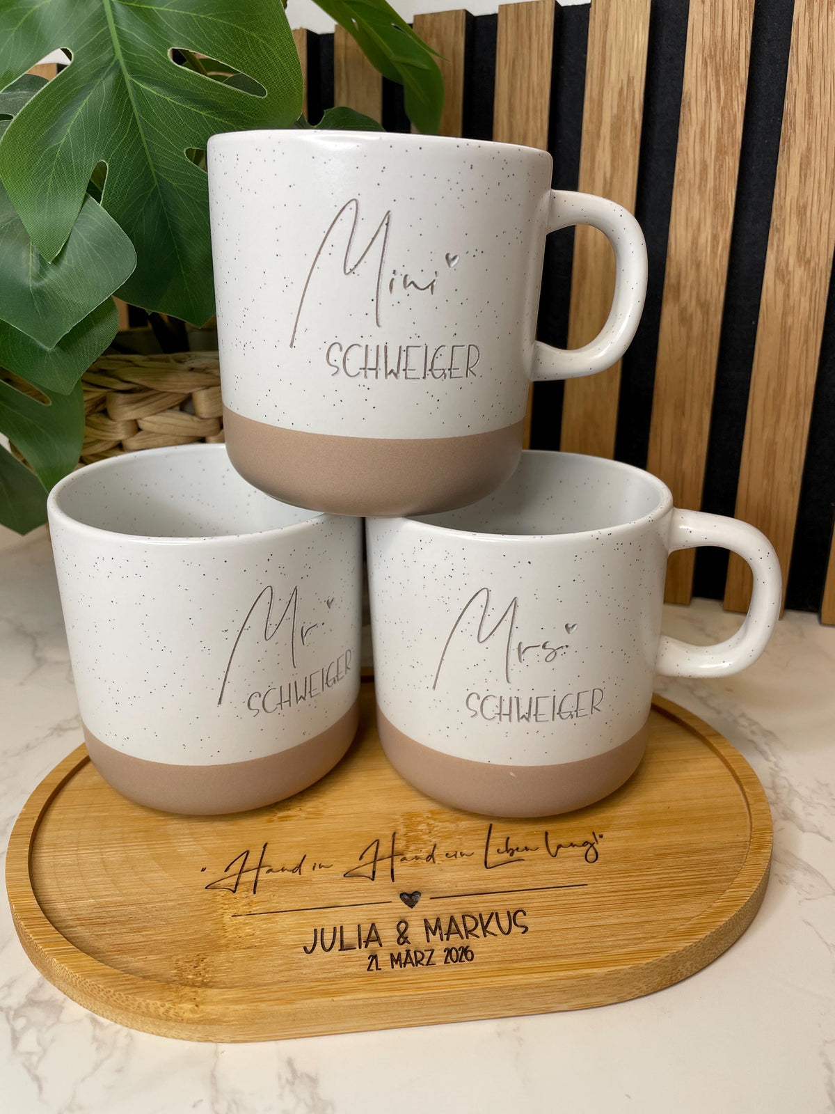 Hochzeitsset „Mr und Mrs“ – Personalisierte Tassen & graviertes Tablett | Geschenk zur Hochzeit