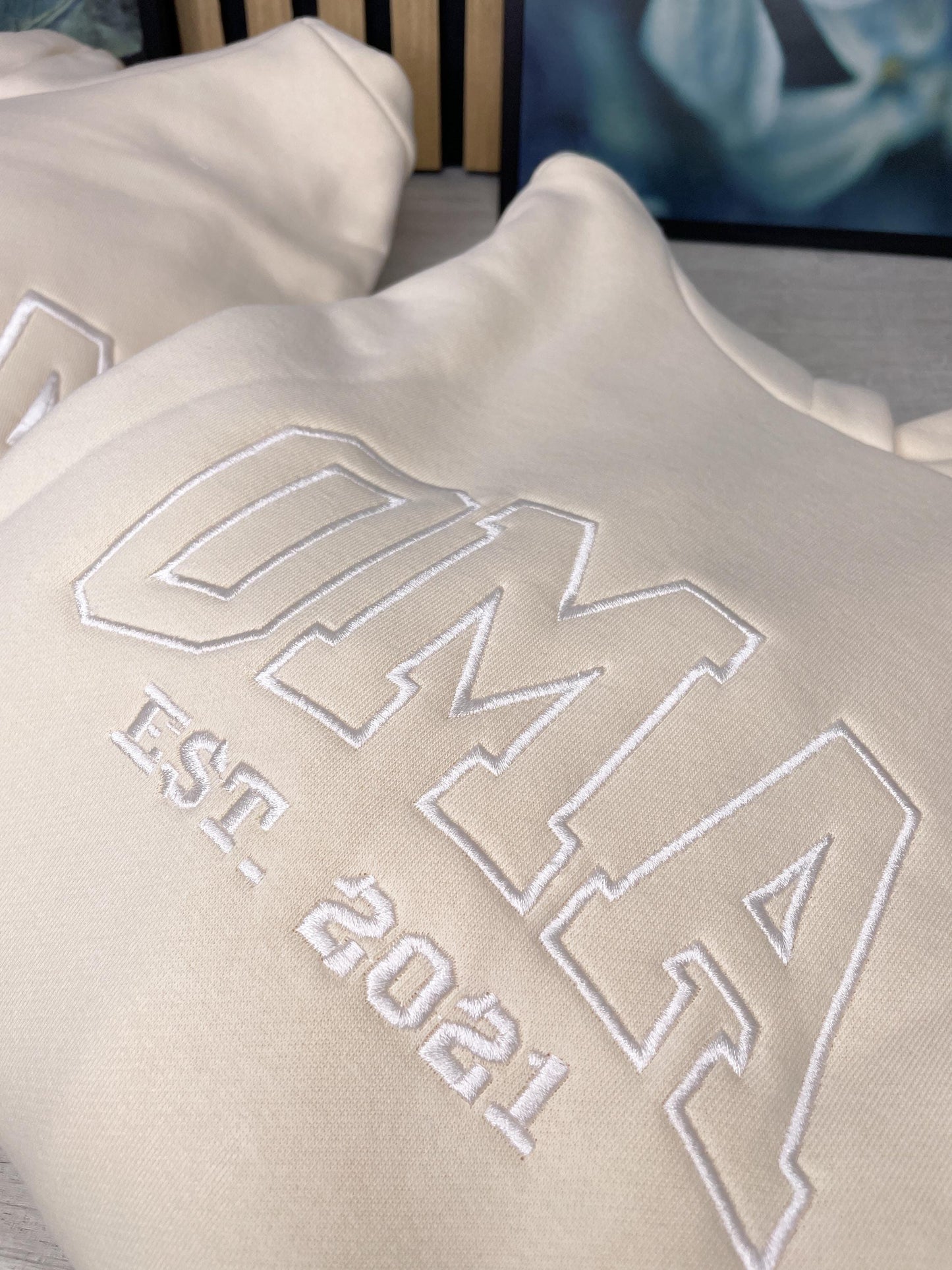 Personalisierter OMA oder OPA Hoodie – bestickt mit Enkelnamen & Geburtsjahr | Kuscheliger Familienhoodie