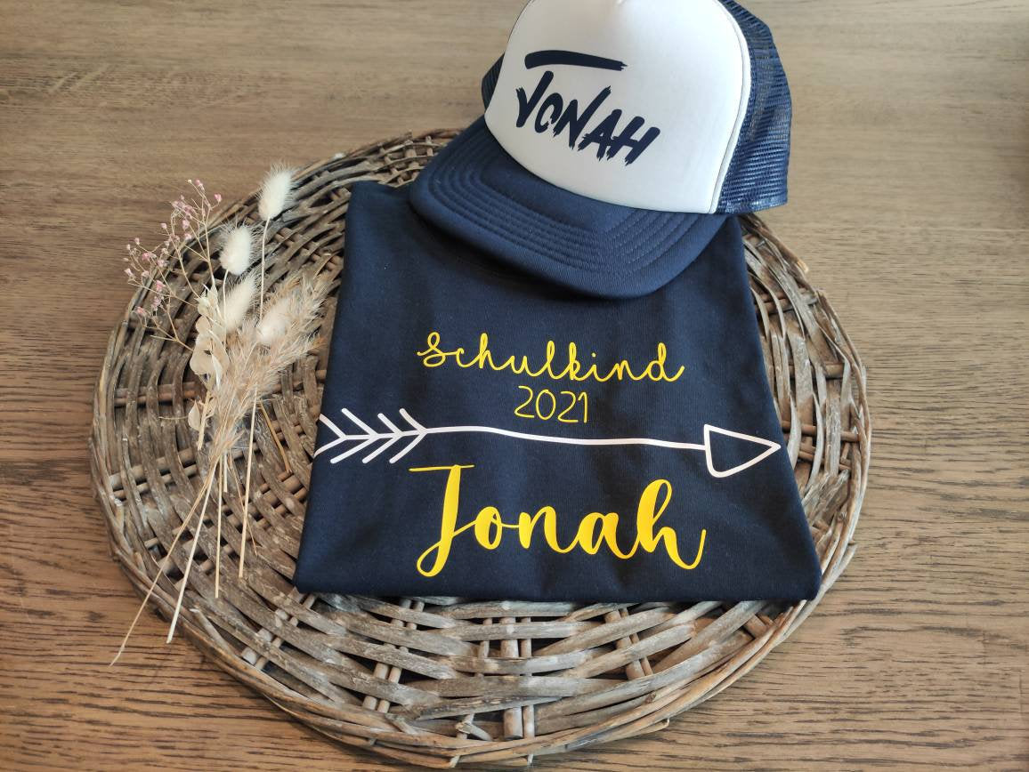 SCHULKIND T-Shirt für Schulanfänger personalisiert mit Namen