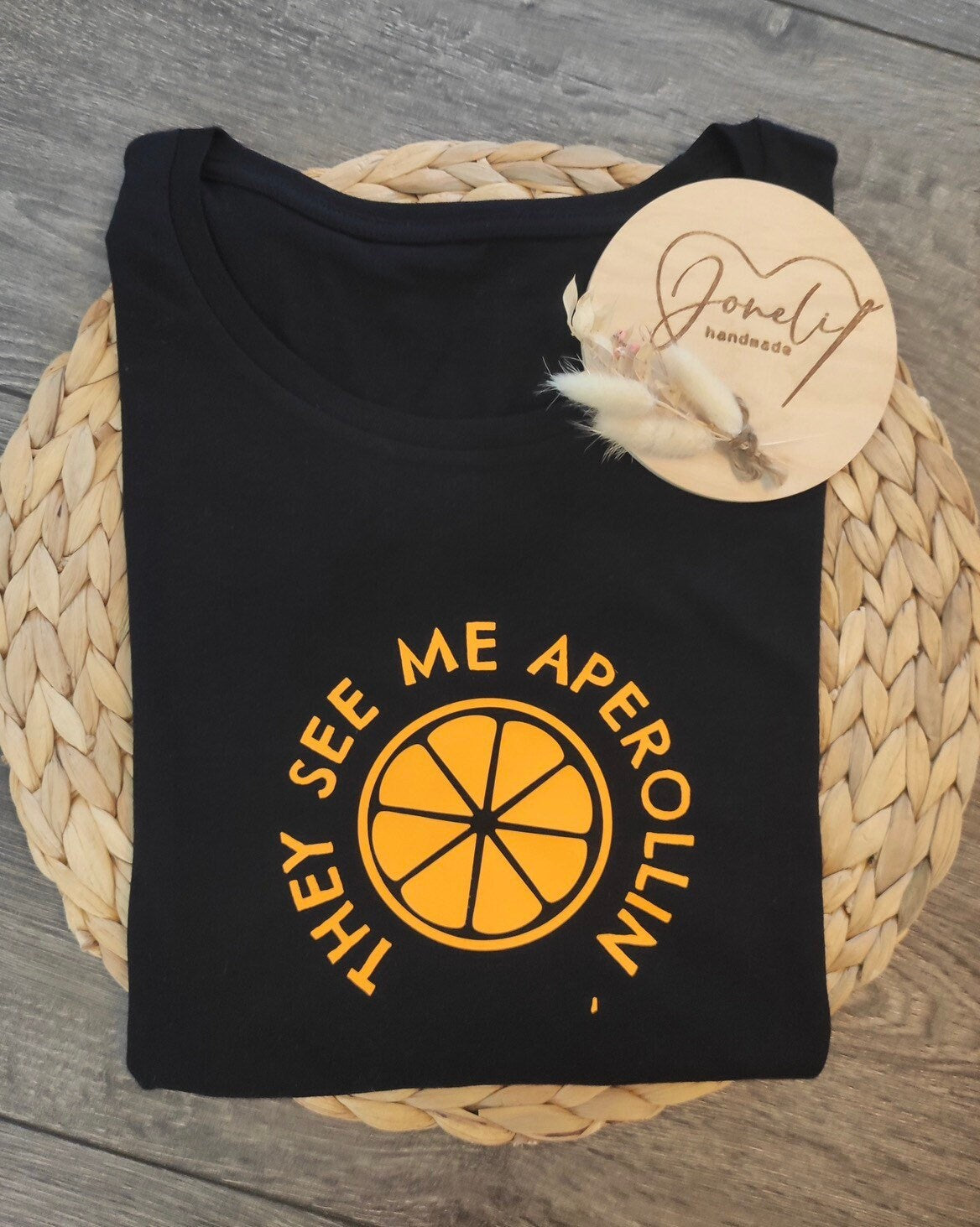 Bedrucktes T-Shirt in schwarz oder Mütze mit Aperol Spritztour Aufdruck