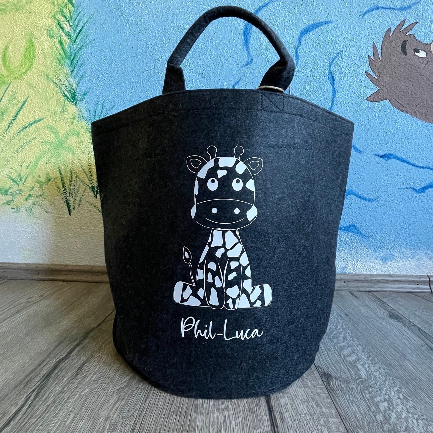 Filzkorb, Personalisierter Aufbewahrungskorb für Spielsachen, Garderobe usw. mit süße Giraffe