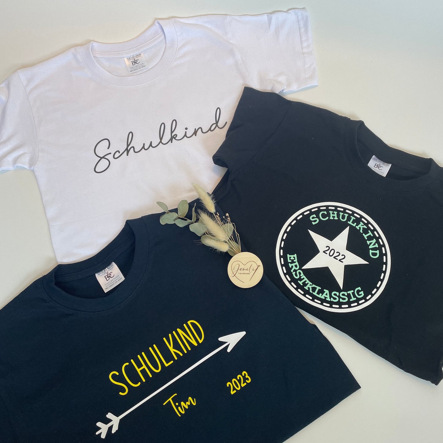 SCHULKIND T-Shirt für Schulanfänger personalisiert mit Namen