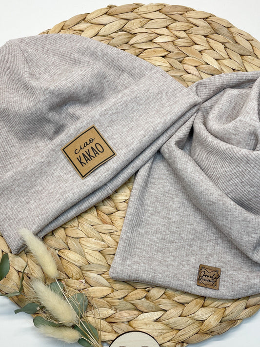 Hipster Beanie / Mütze/ Dreieckstuch/ beige meliert/ mit Liebe genähte und personalisierte Hipster Beanie für Kinder mit Regenbogen Patch