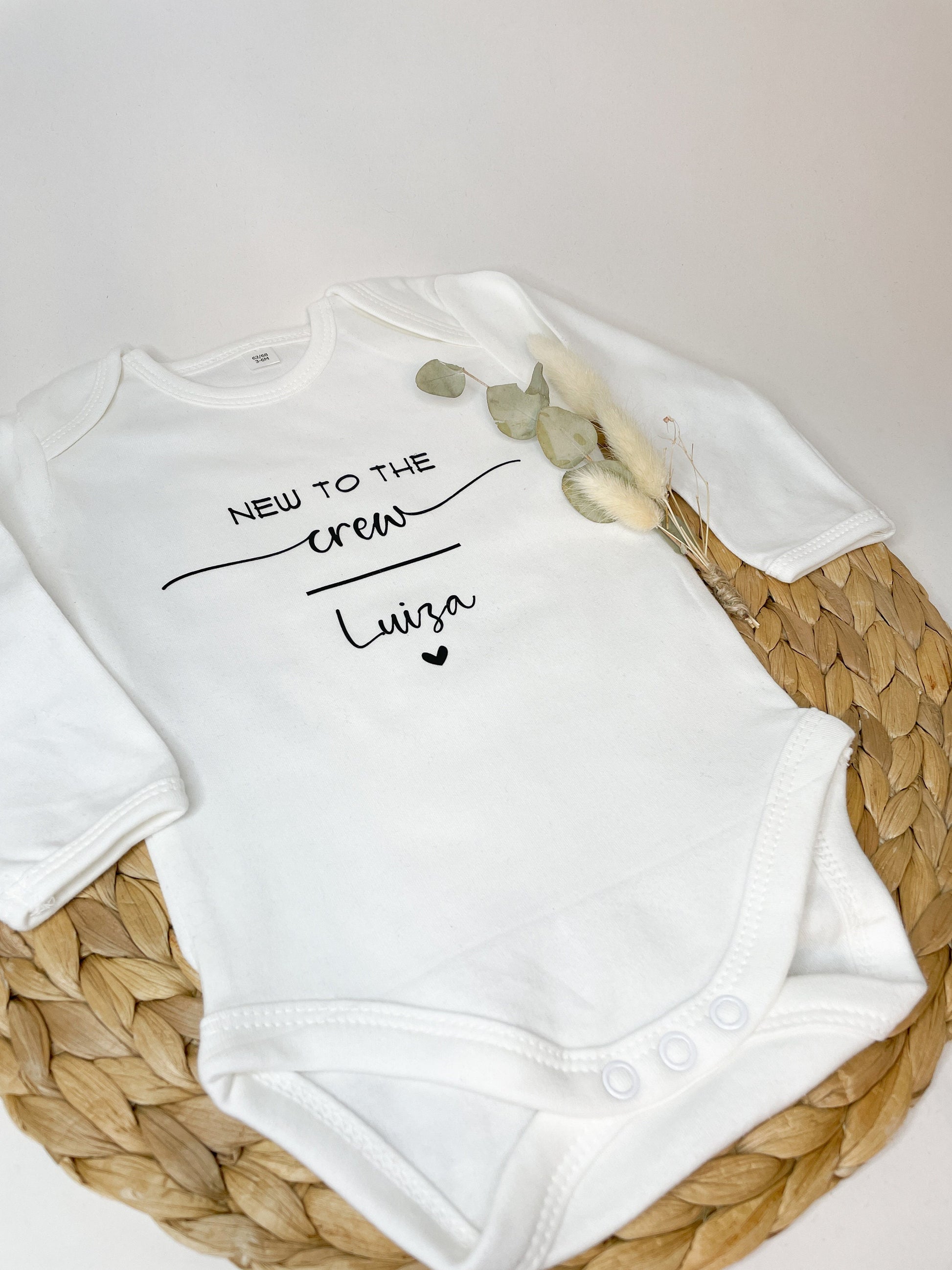 Babygeschenk Babybody langarm „new to the Crew“ personalisiert mit dem Namen des Kindes