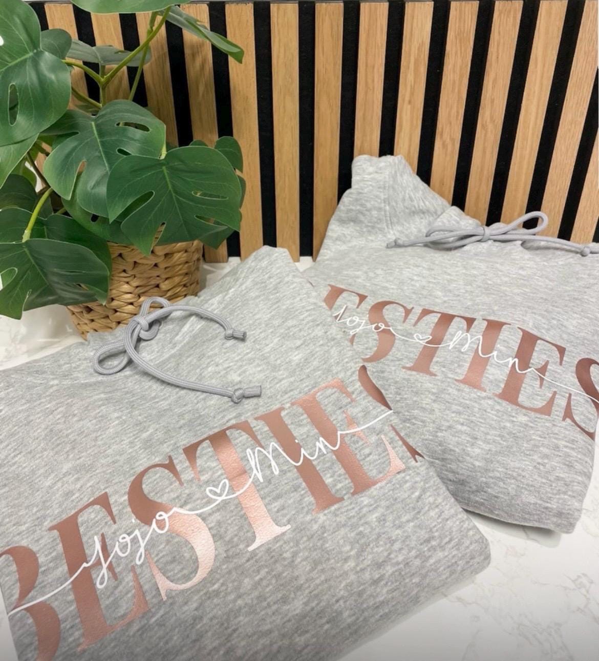 Personalisierter Besties Hoodie für dich und deine beste Freundin | Geschenkidee