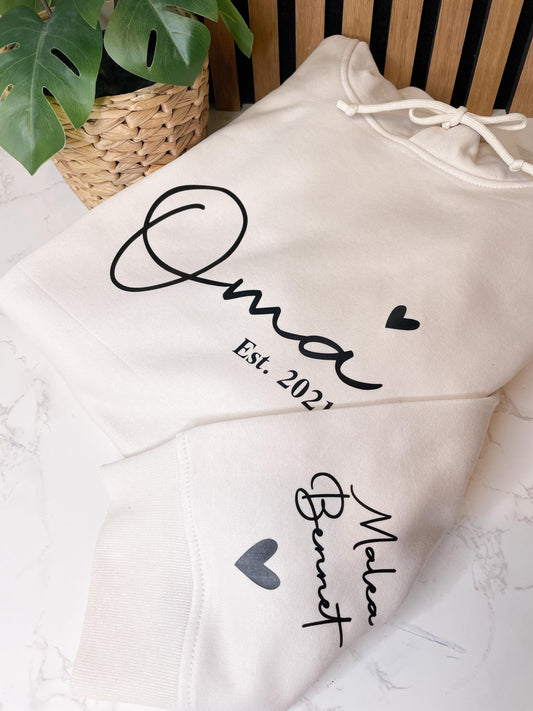 Personalisierter Hoodie für die Oma mit dem Namen der Enkeln