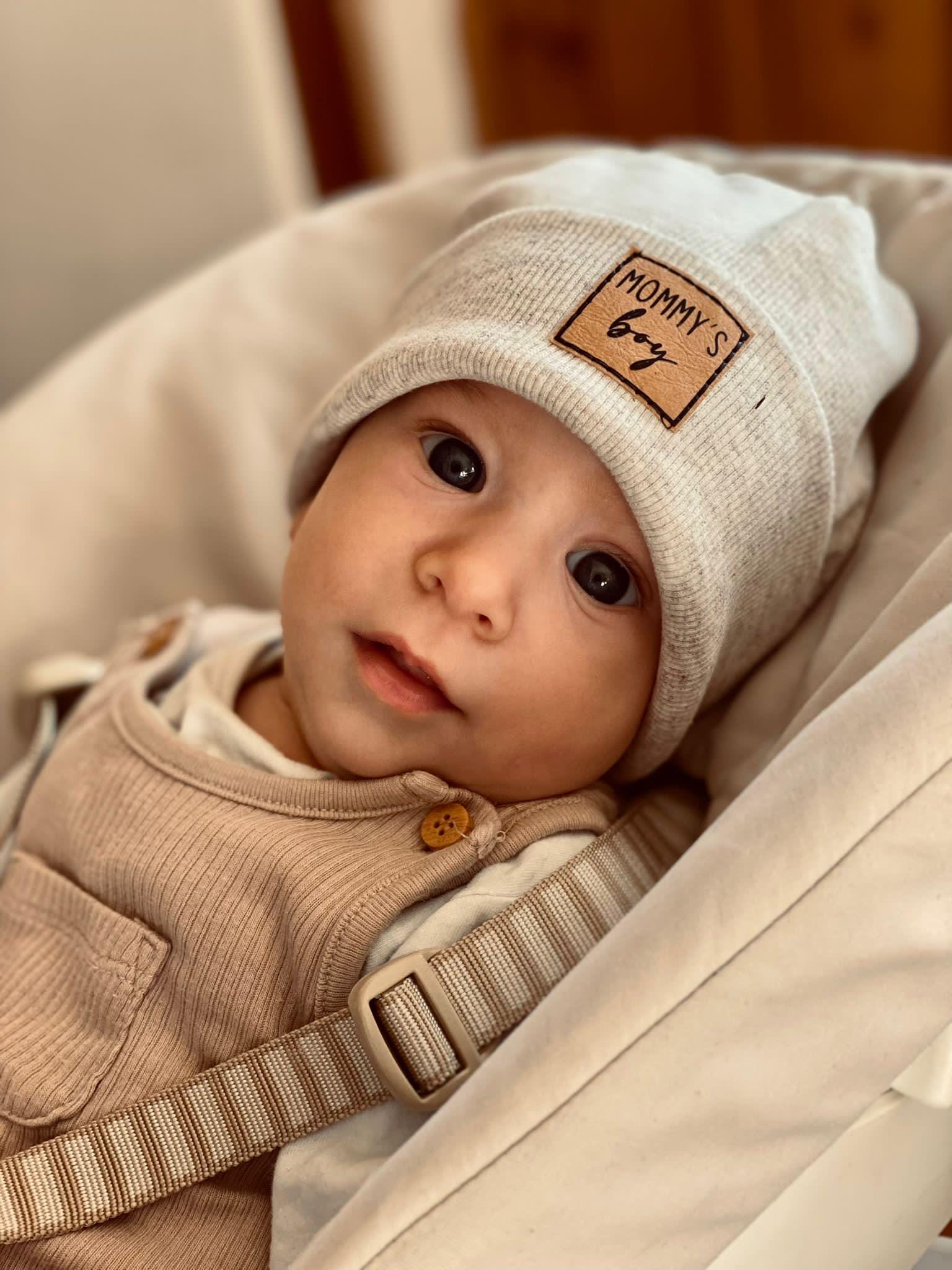 Hipster Beanie / Mütze/ Dreieckstuch/ altrosa/ mit Liebe genähte und personalisierte Hipster Beanie für Kinder mit Regenbogen Patch