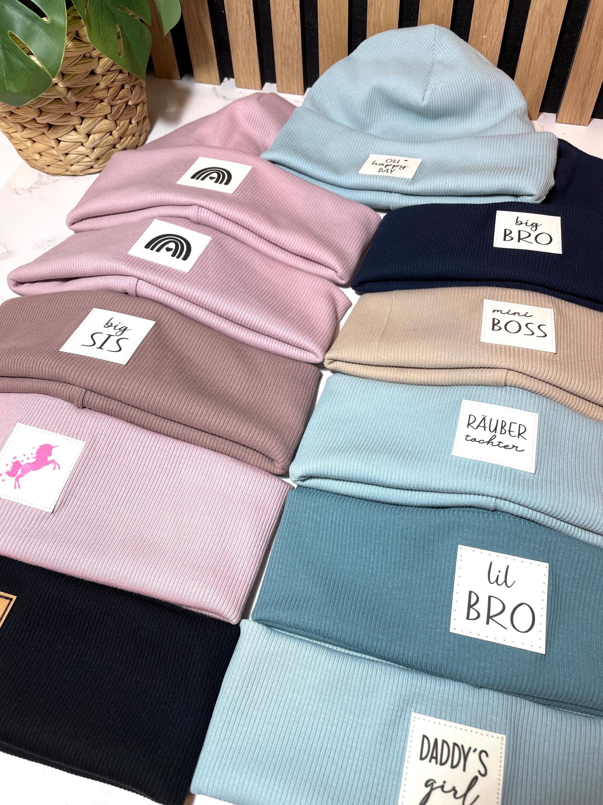 Hipster Beanie / Mütze/ Dreieckstuch/ beige meliert/ mit Liebe genähte und personalisierte Hipster Beanie für Kinder mit Regenbogen Patch