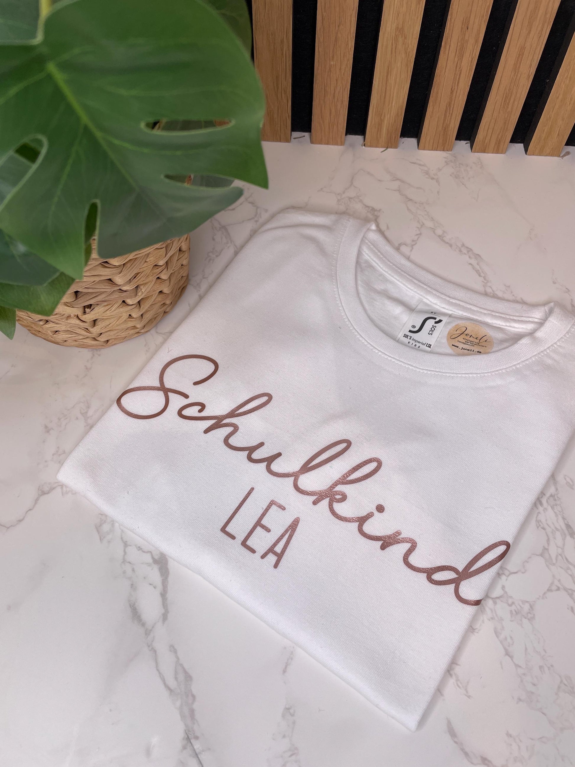 SCHULKIND Erstklässler Schulanfänger T-Shirt, Geschenk für Schulanfänger