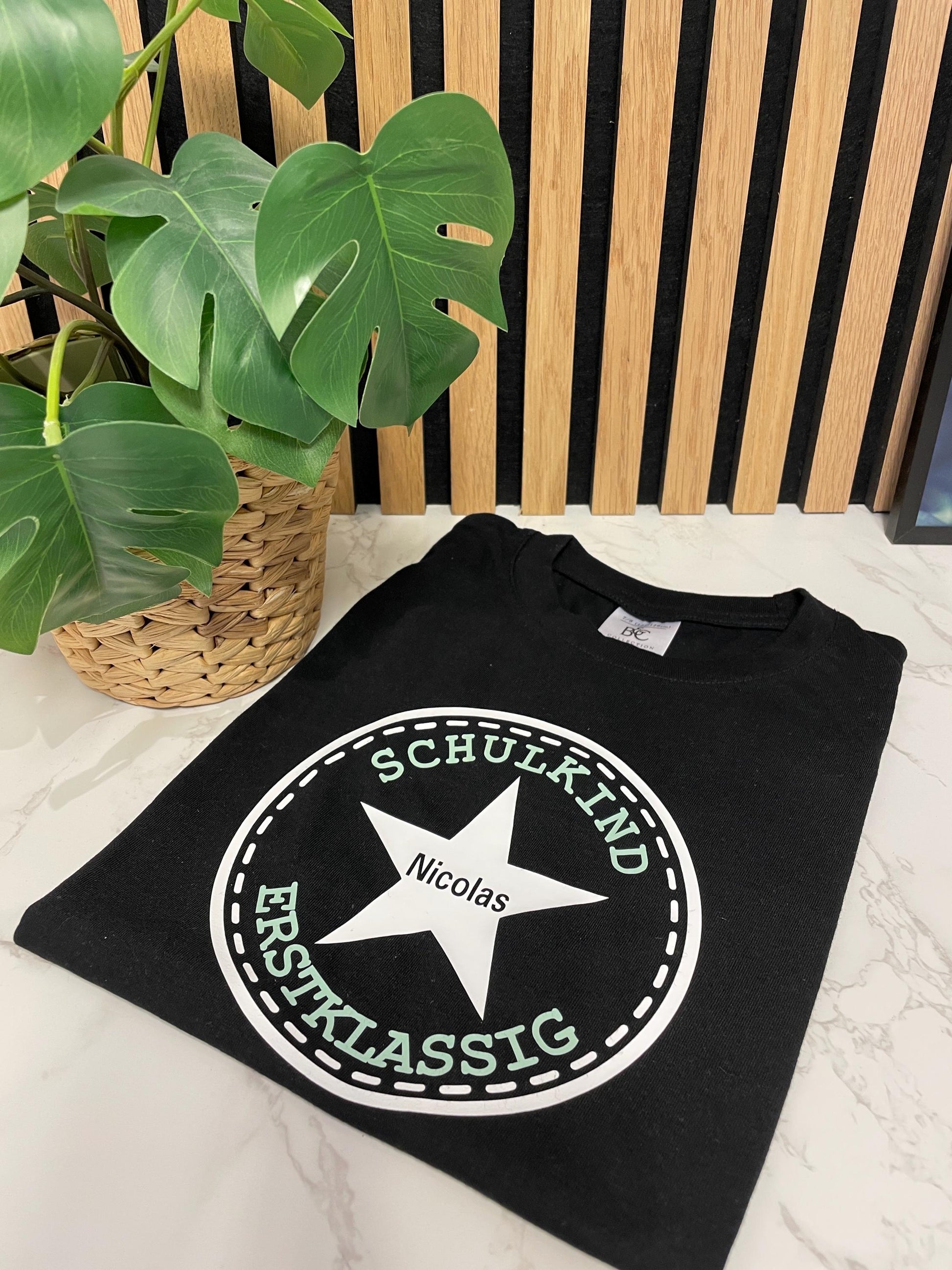 SCHULKIND T-Shirt für Erstklässler und Schulanfänger, Geschenk für Schulanfänger