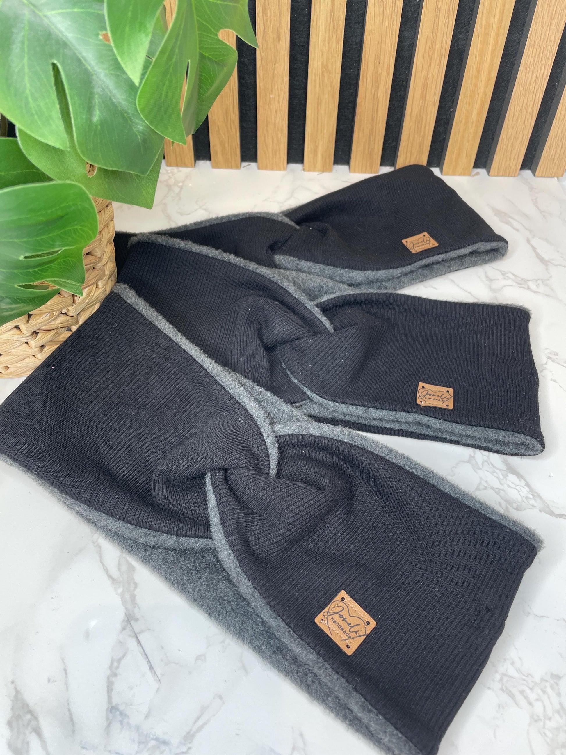 Warmes Stirnband mit Knotendetail aus Baumwollfleece und Ripjersey