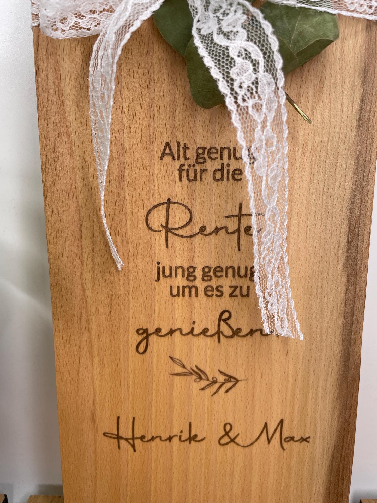 Geschenk zur Rente, Ruhestand / Schneidebrett, servierbrett aus Holz personalisiert