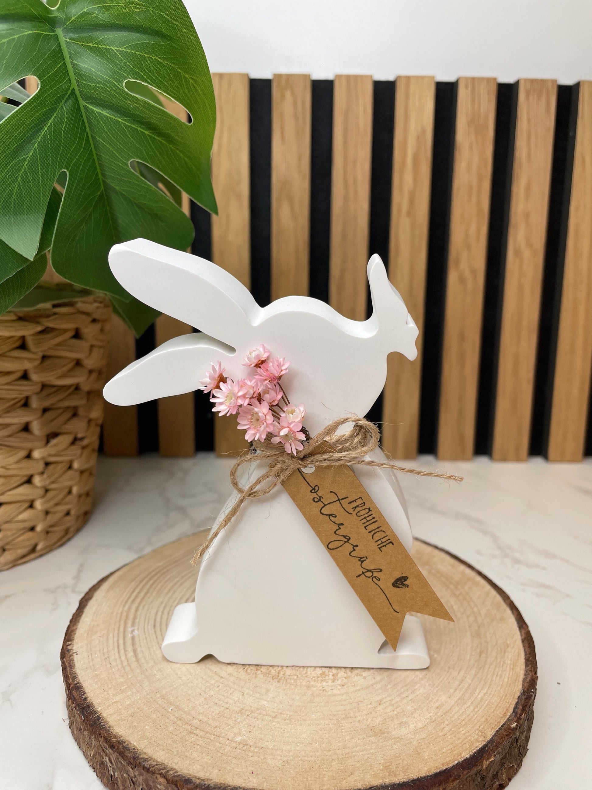 Raysin Osterhasen / verziert mit Herzchen und getrockneten Blumen