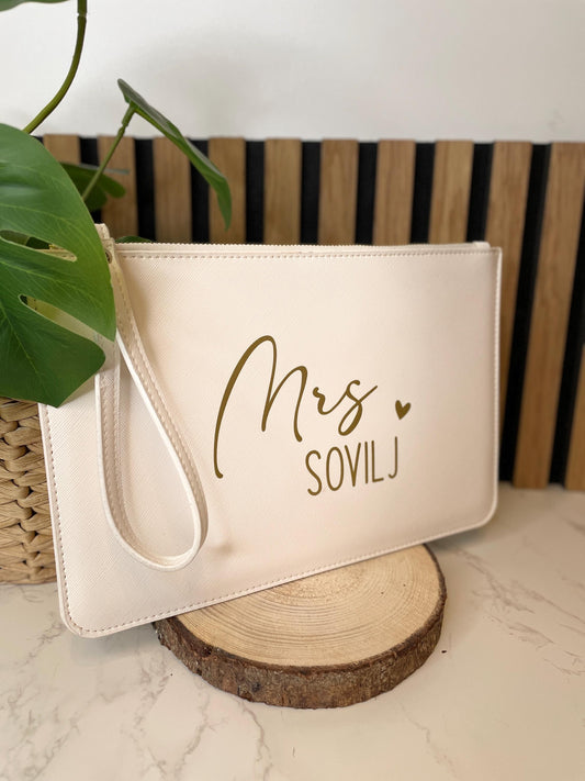 Hochzeitsclutch mit dem Aufdruck Mrs, Braut, Trauzeugin, Brautmutter usw