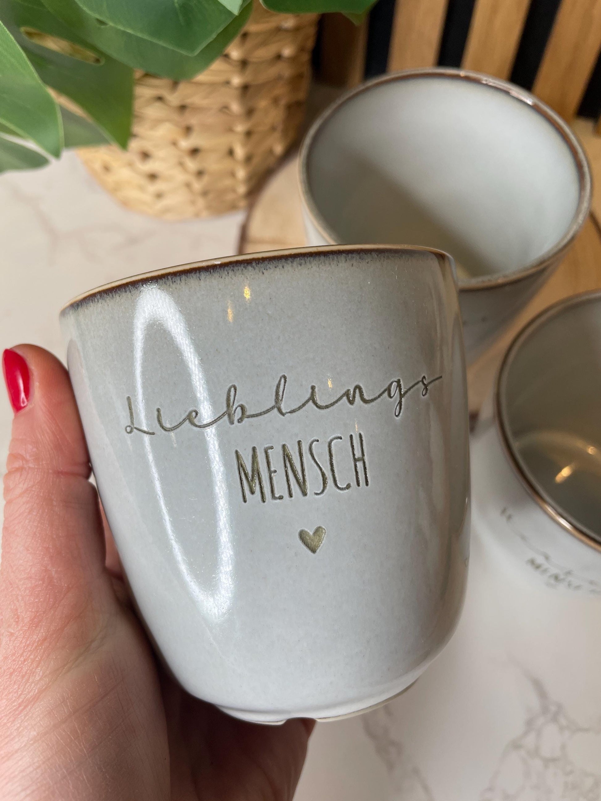 Keramik / Steingut Becher grau mit Tablett du bist wundervoll / Lieblingsmensch / Mama