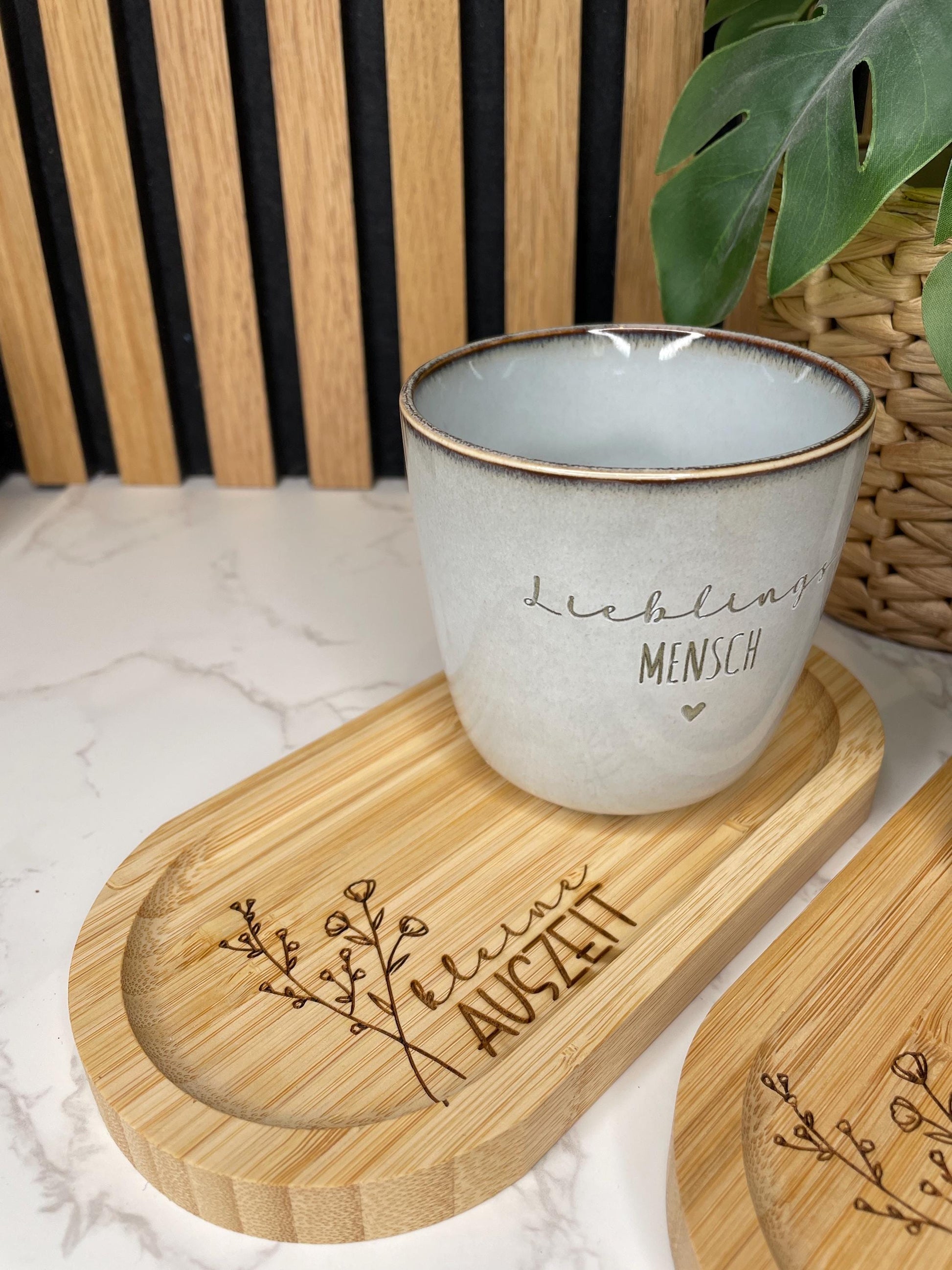 Keramik / Steingut Becher grau mit Tablett du bist wundervoll / Lieblingsmensch / Mama