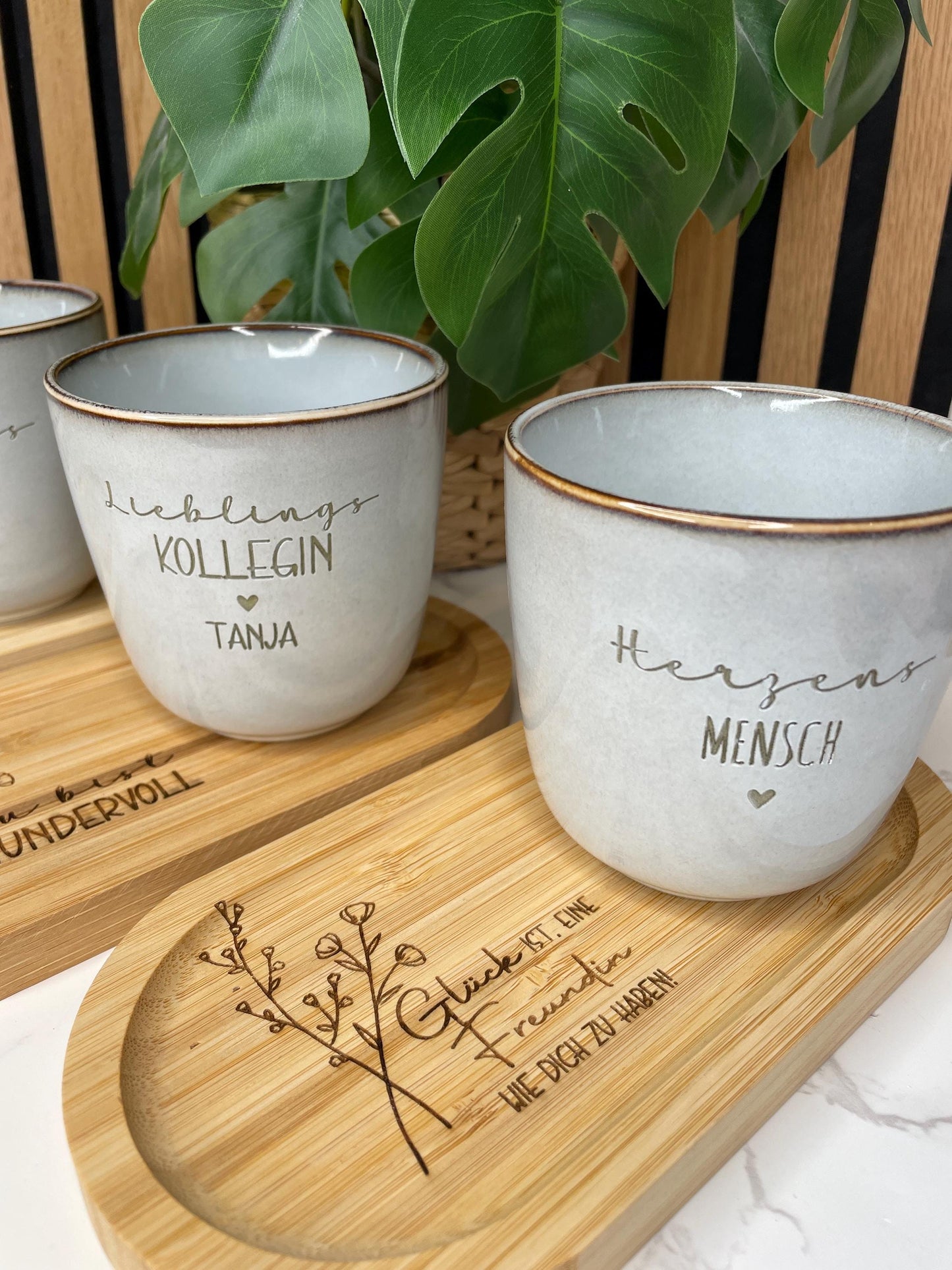 Keramik / Steingut Becher grau mit Tablett du bist wundervoll / Lieblingsmensch / Mama