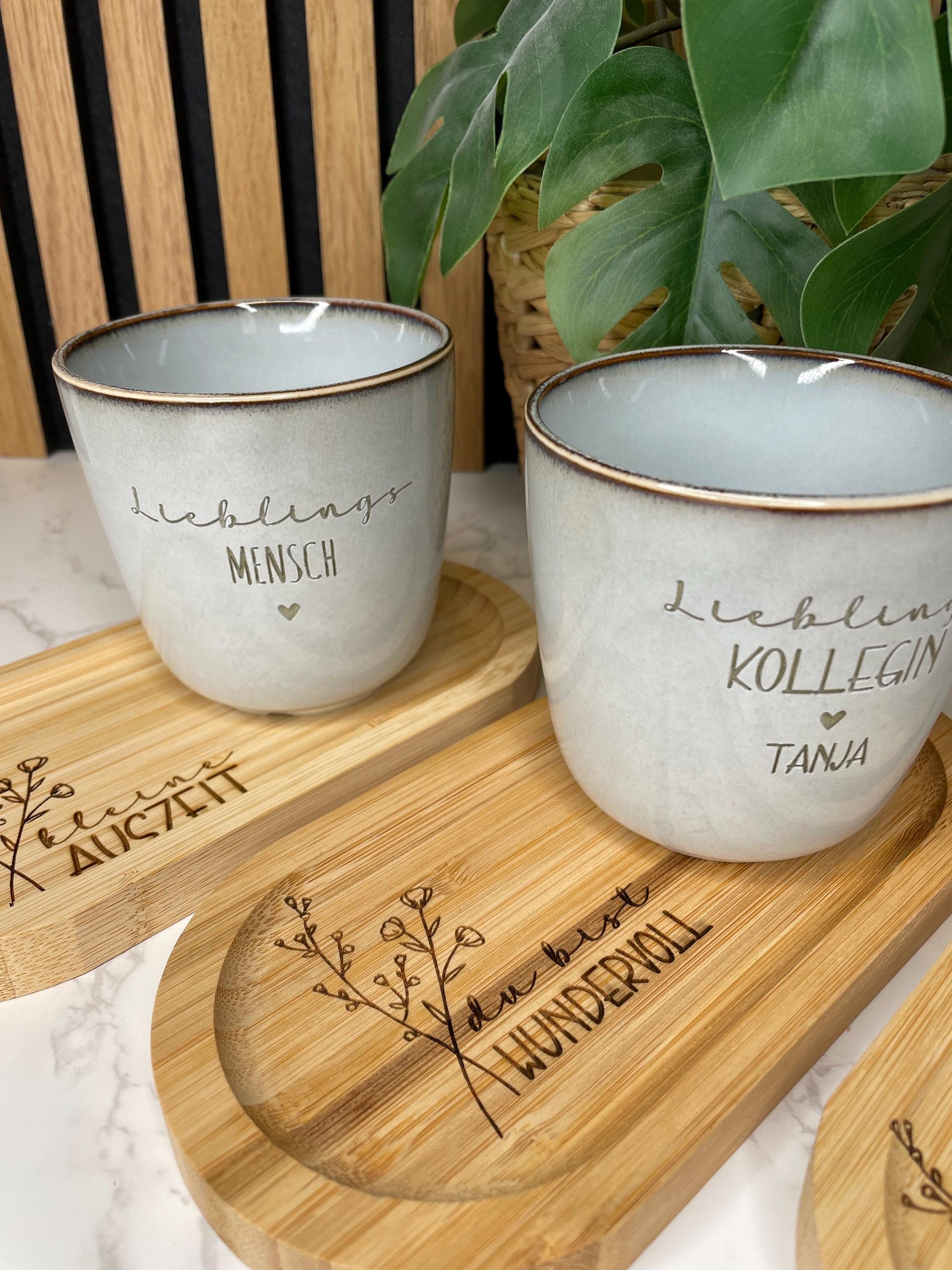 Keramik / Steingut Becher grau mit Tablett du bist wundervoll / Lieblingsmensch / Mama