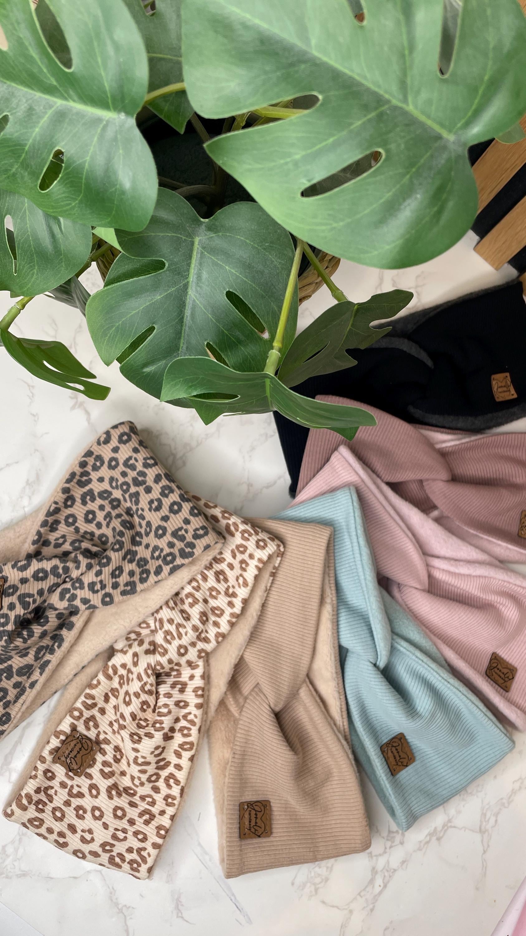 Warmes Stirnband mit Knotendetail aus Baumwollfleece und Ripjersey