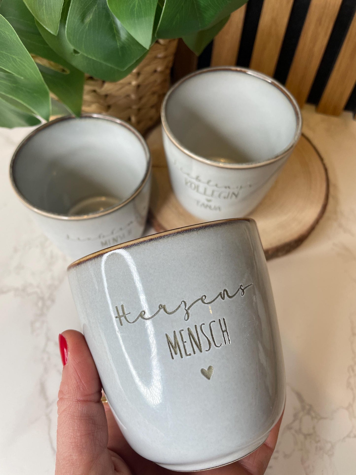 Keramik / Steingut Becher grau mit Tablett du bist wundervoll / Lieblingsmensch / Mama