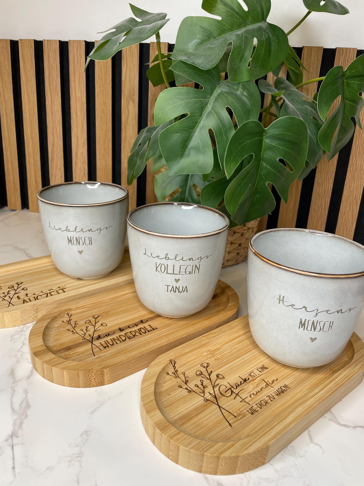 Keramik / Steingut Becher grau mit Tablett du bist wundervoll / Lieblingsmensch / Mama