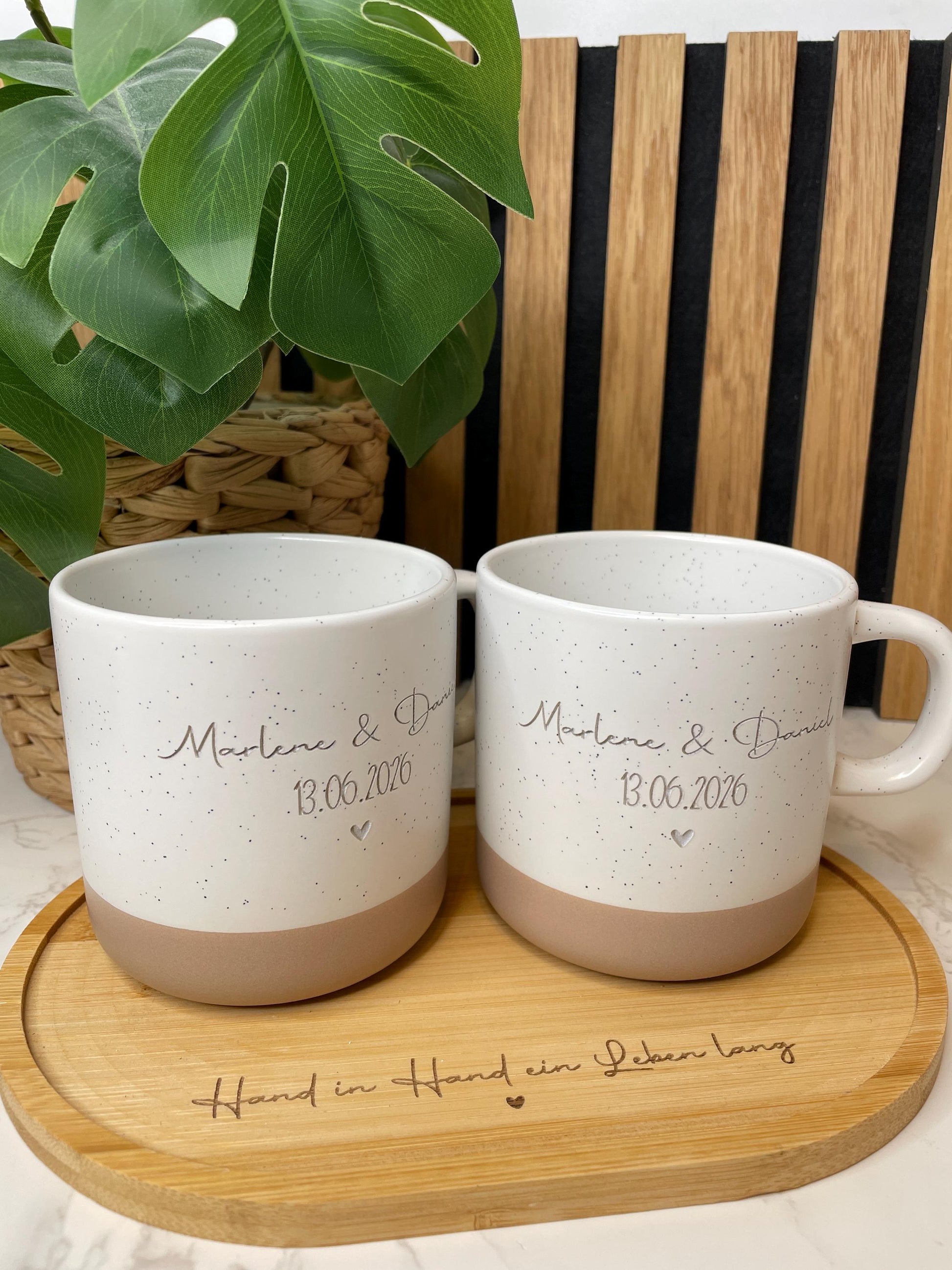 Hochzeitsset „Mr und Mrs“ – Personalisierte Tassen & graviertes Tablett | Geschenk zur Hochzeit