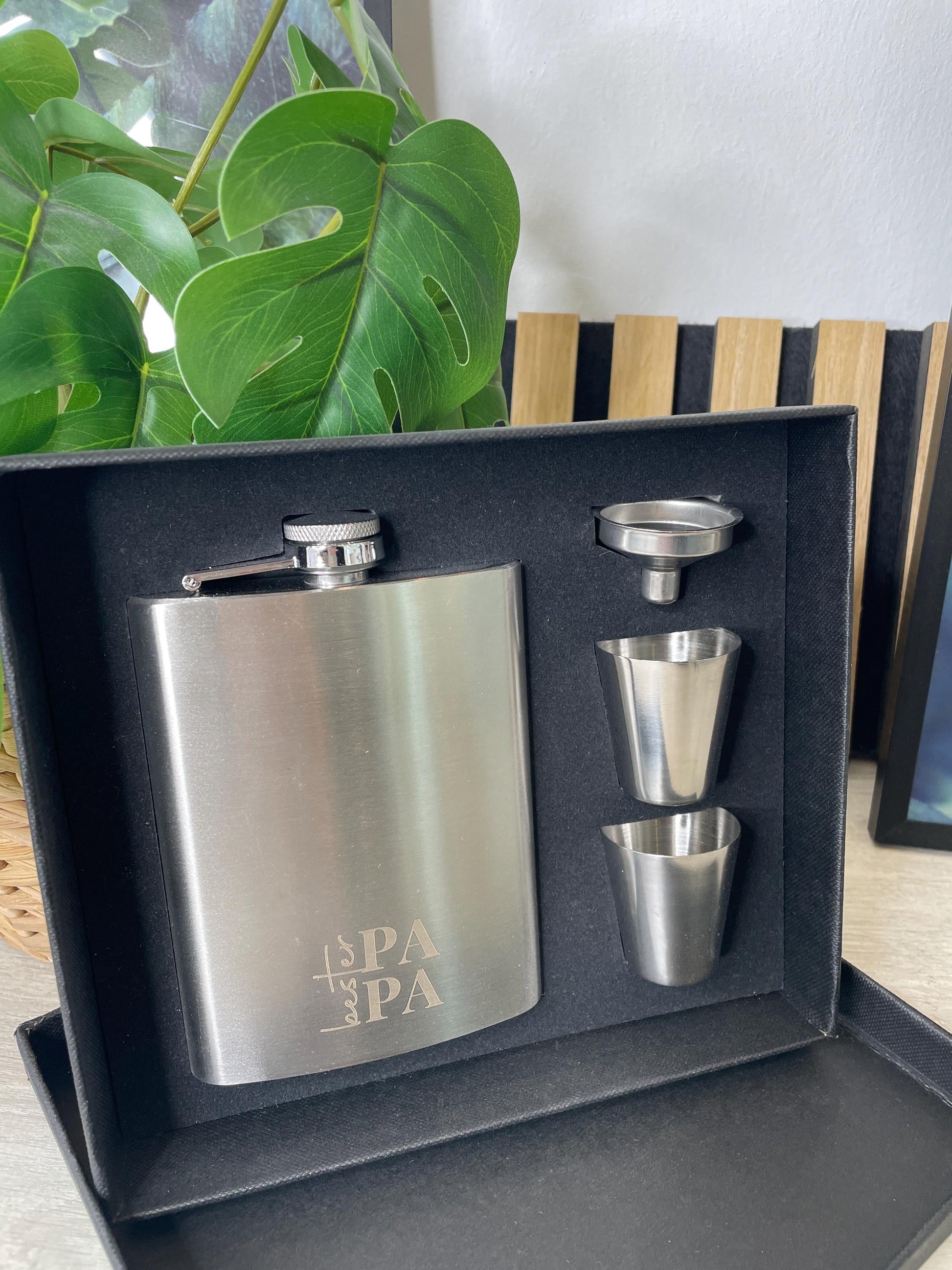 Flachmann Set für Papa & Opa – personalisierbar / Geschenk Vatertag