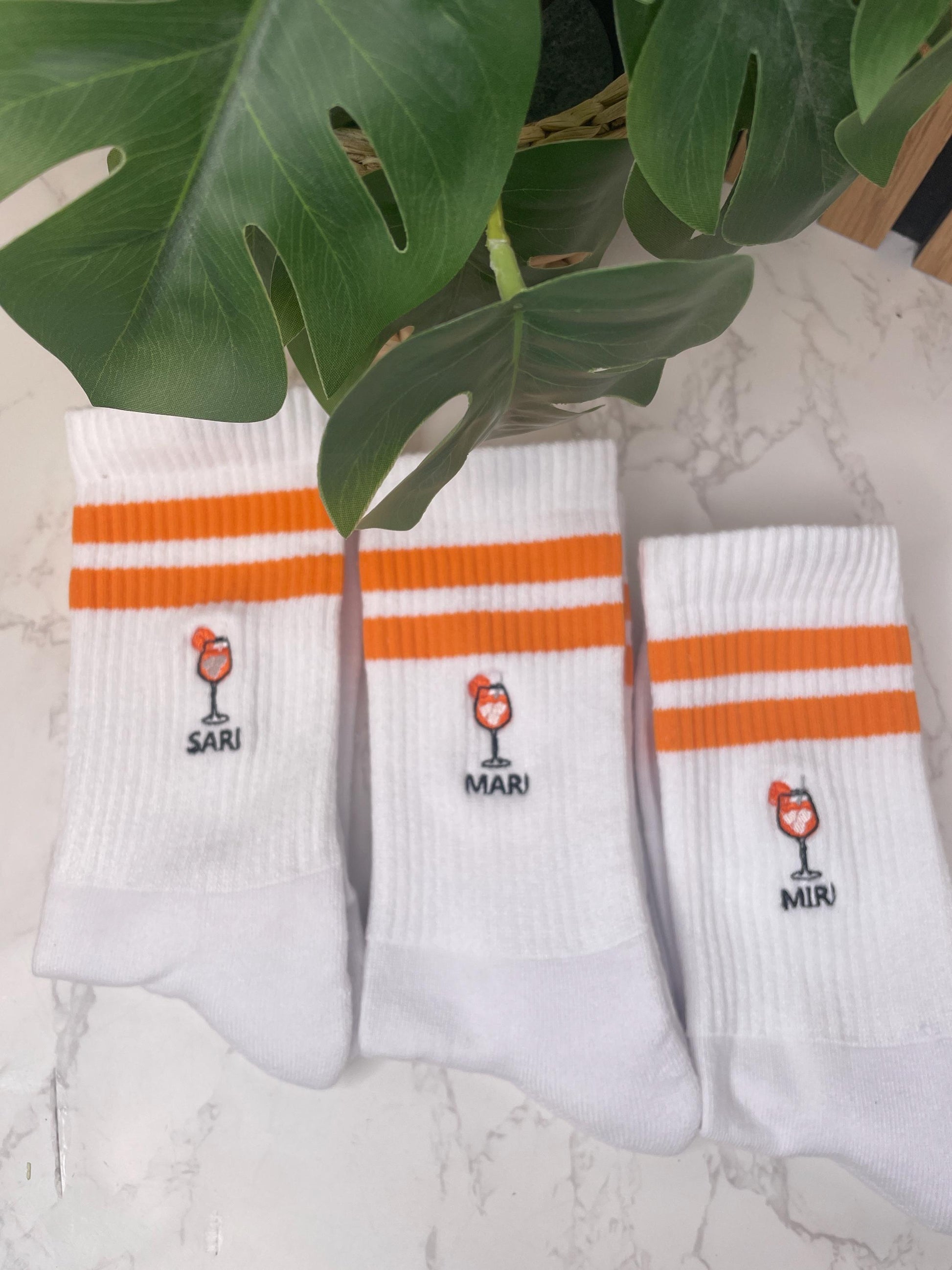 Personalisierte Aperol-Socken mit Namen – bestickt & individuell