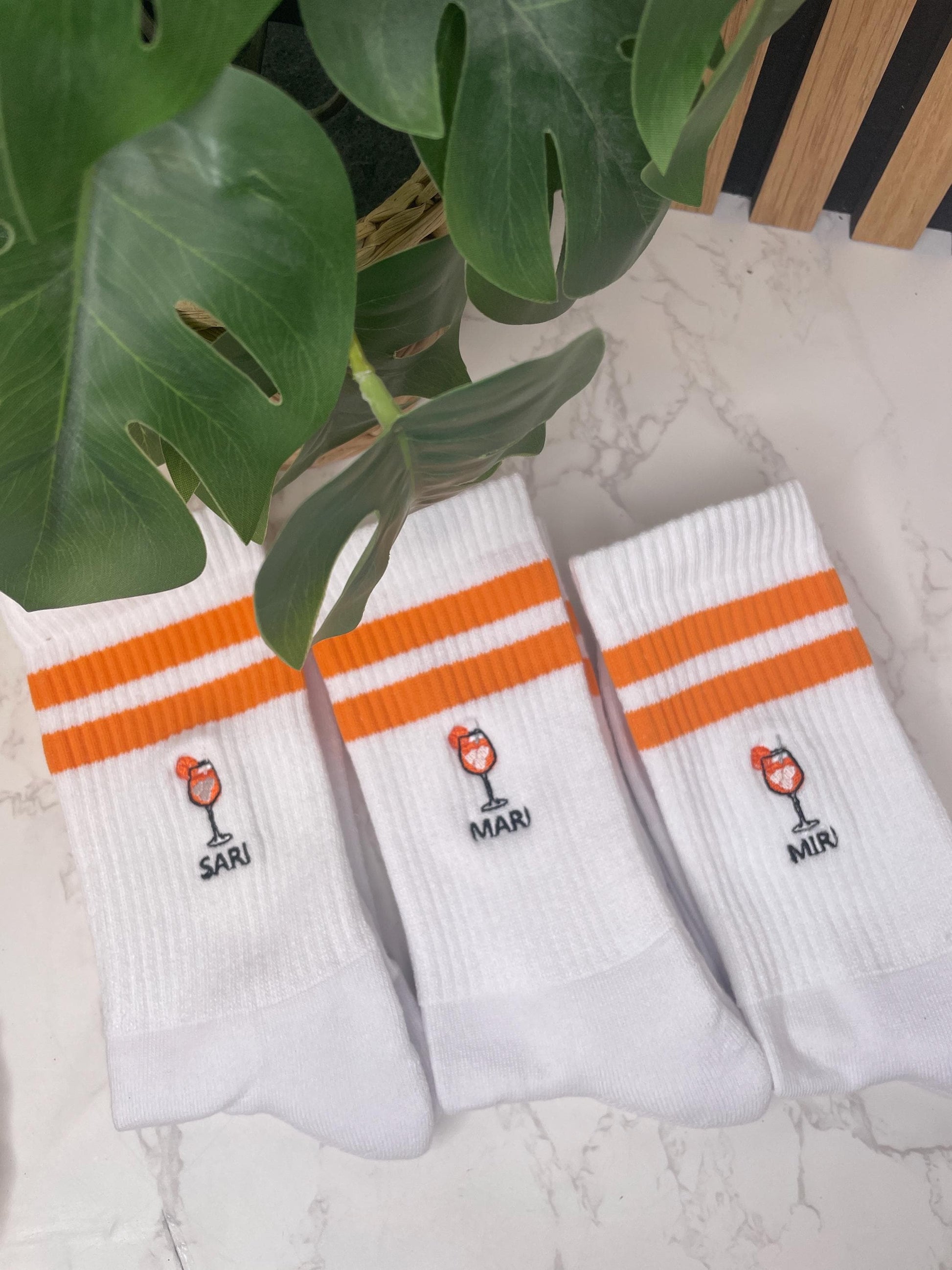 Personalisierte Aperol-Socken mit Namen – bestickt & individuell